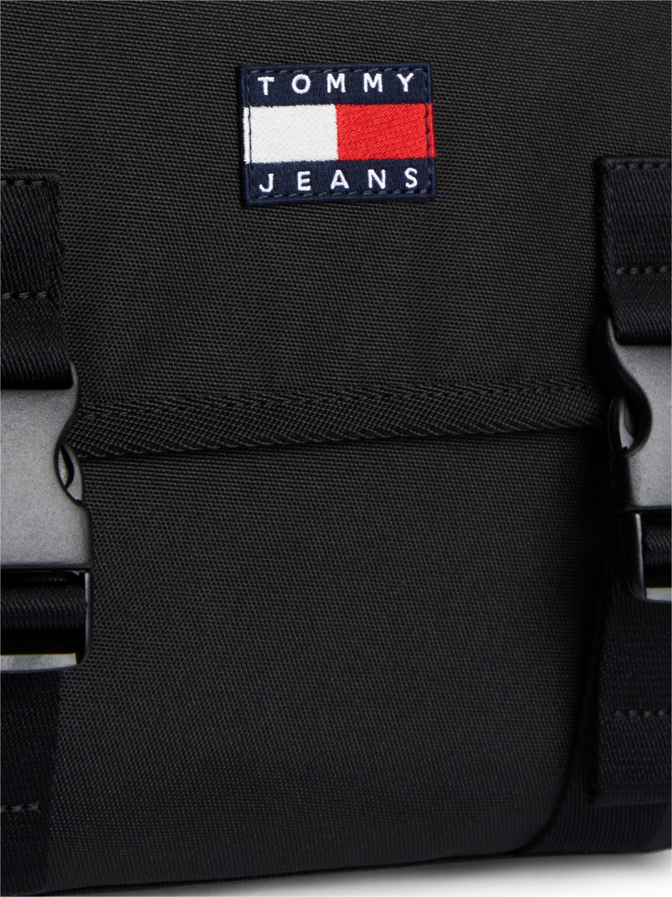 Tommy Jeans Messenger Bag TJM ESS DAILY MESSENGER, Damen Schultertasche, Geschäftstasche mit Logo-Aufnäher – Bild 4 von 5