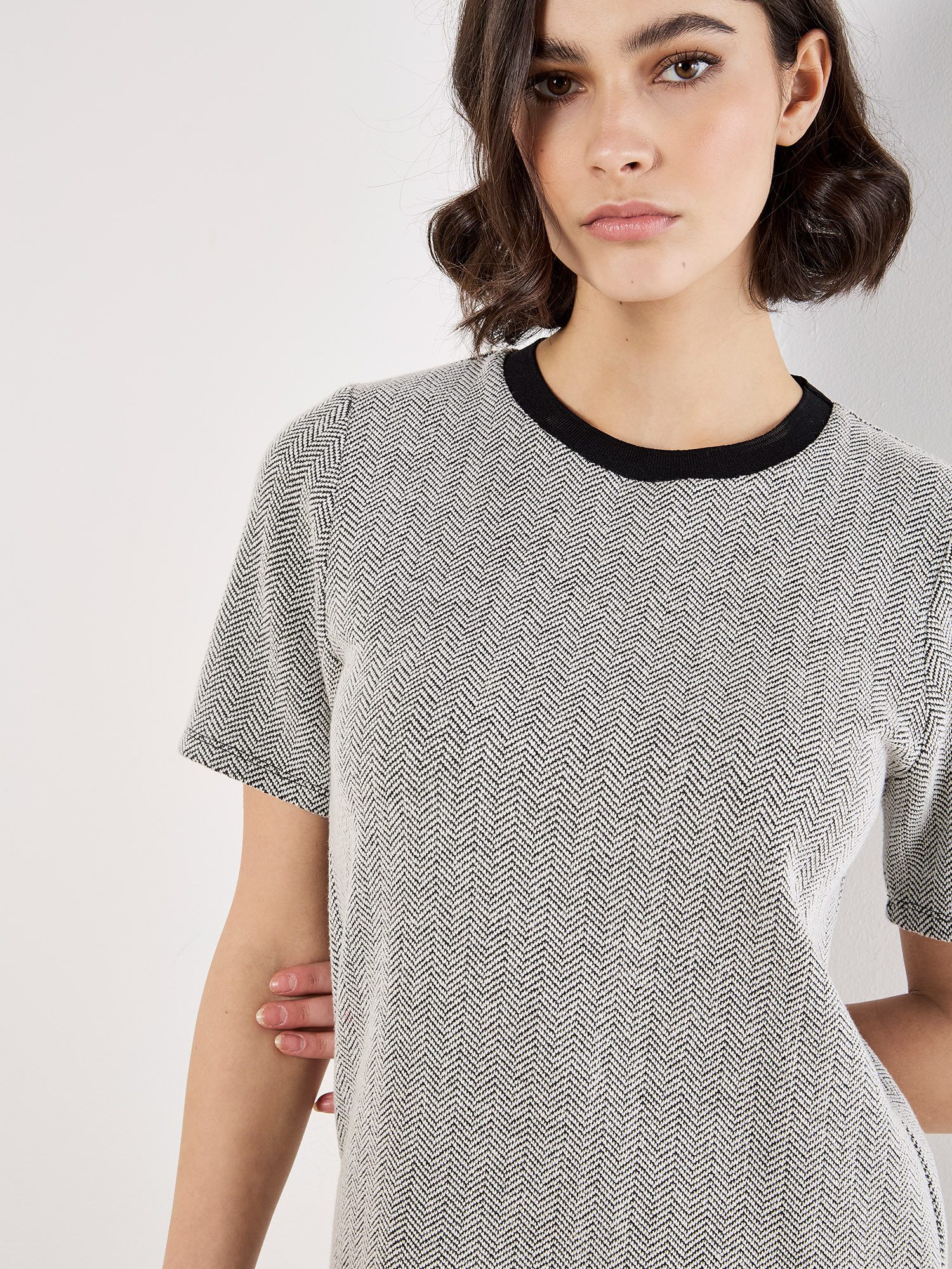 Apricot Minikleid T-Shirt Kleid mit Chevron-Muster