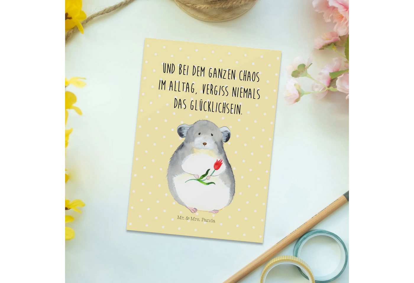 Thumbnail - Mr. & Mrs. Panda Postkarte Chinchilla Blume - Gelb Pastell - Geschenk, Kummer, Karte, Tiermotive, Multifunktionalität