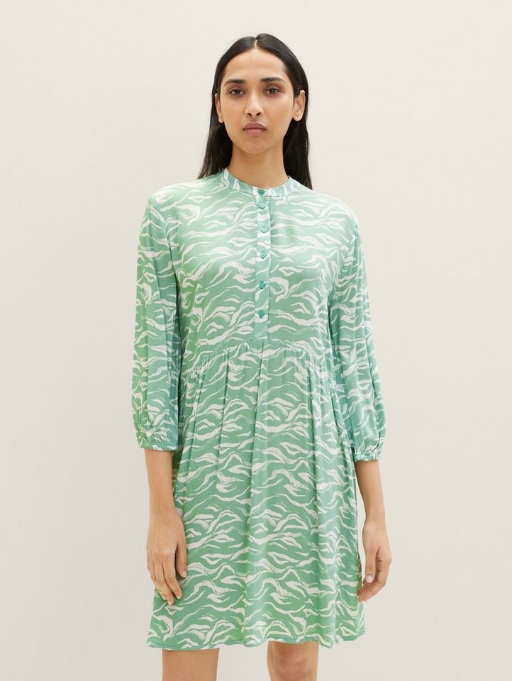 TOM TAILOR Jerseykleid Kleid mit Allover-Print, Unser Model ist 177 cm groß  und trägt Größe 34