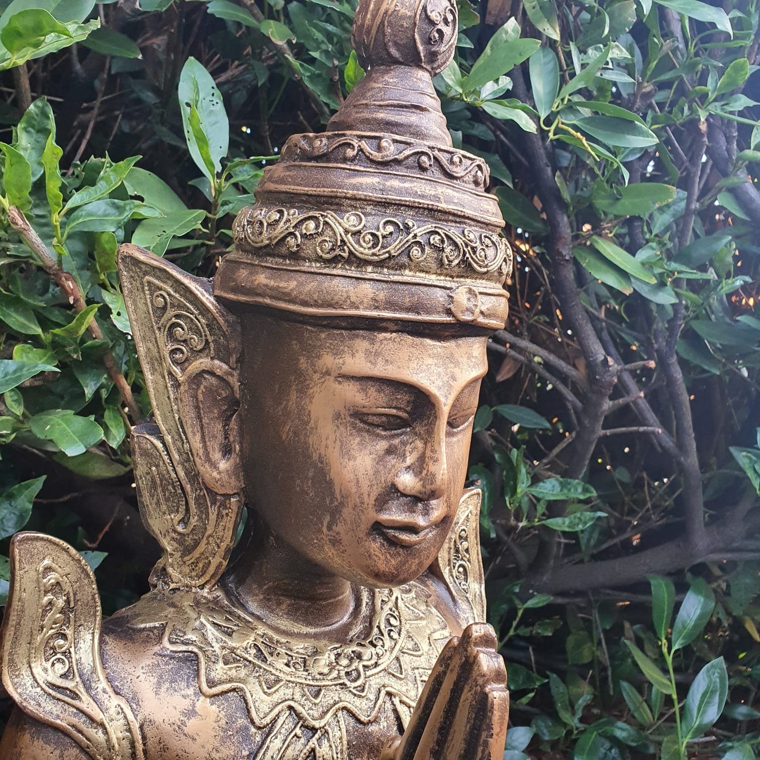 80 Buddha Kniende Figur Gartenfigur Aspinaworld wetterfest Tempelwächter cm