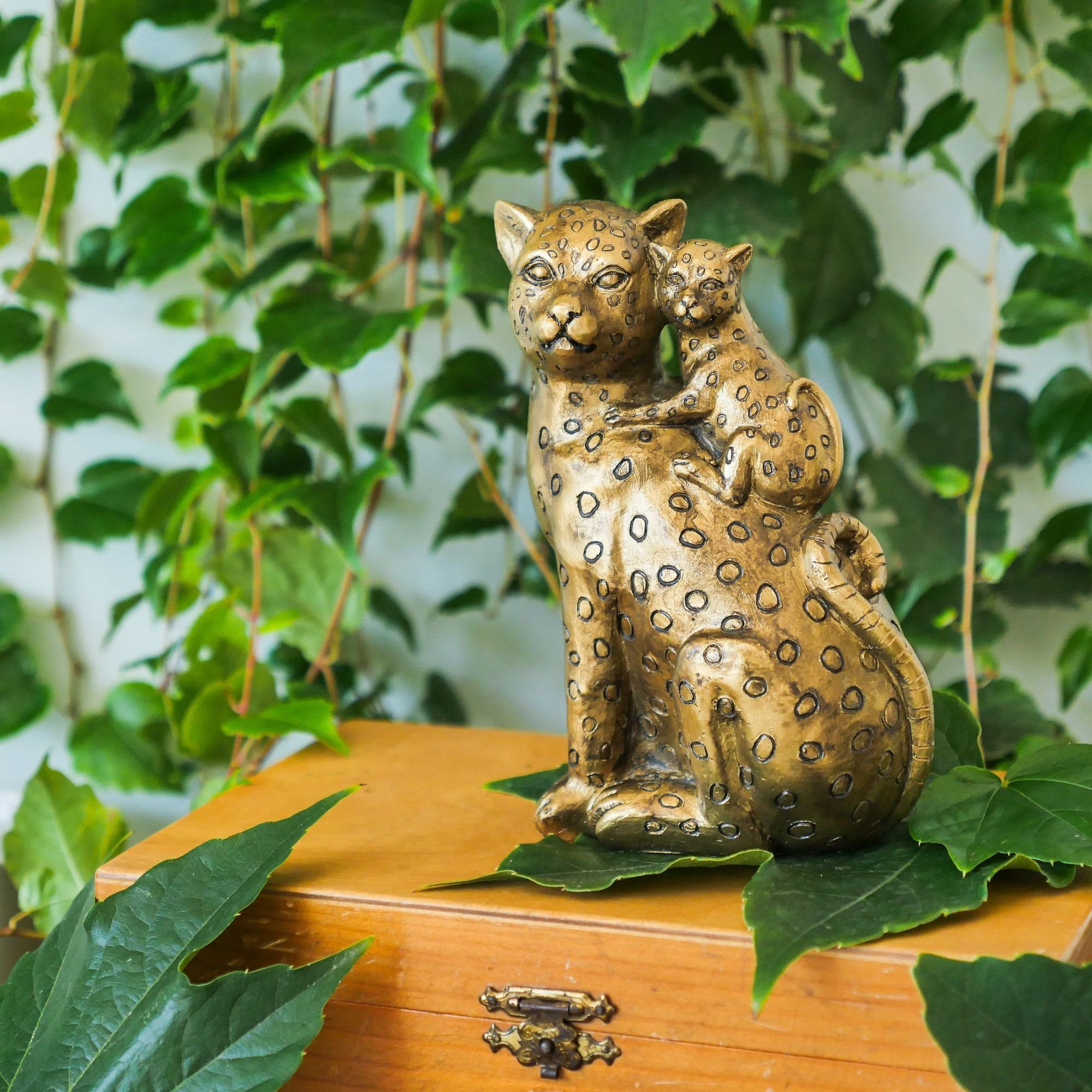 Rivanto Leopard mit für St), Leopard (1 den Indoorbereich Baby, Skulptur