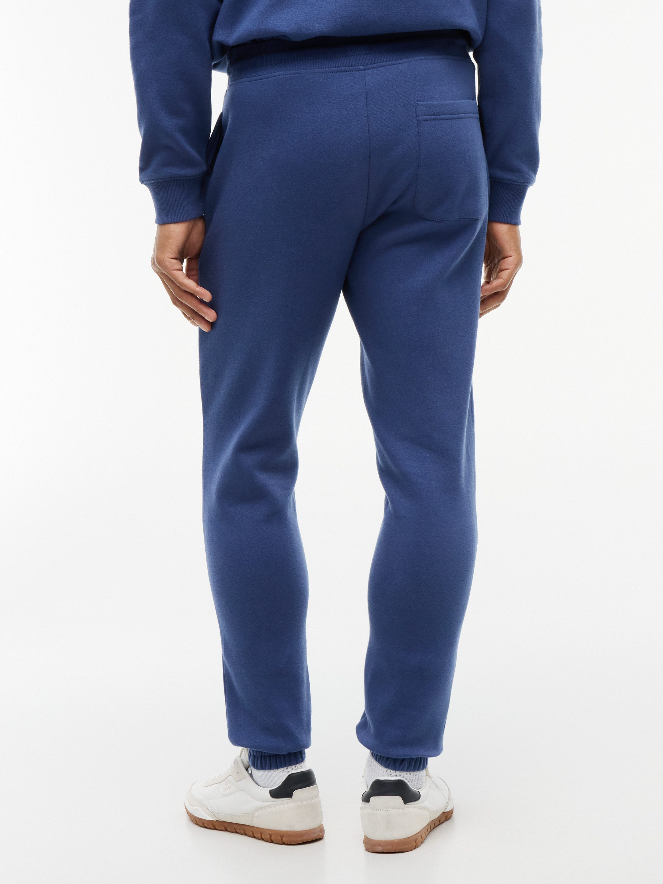 Tommy Jeans Sweathose TJM SLIM S FLAG SWEATPANT Mit Kordelzug