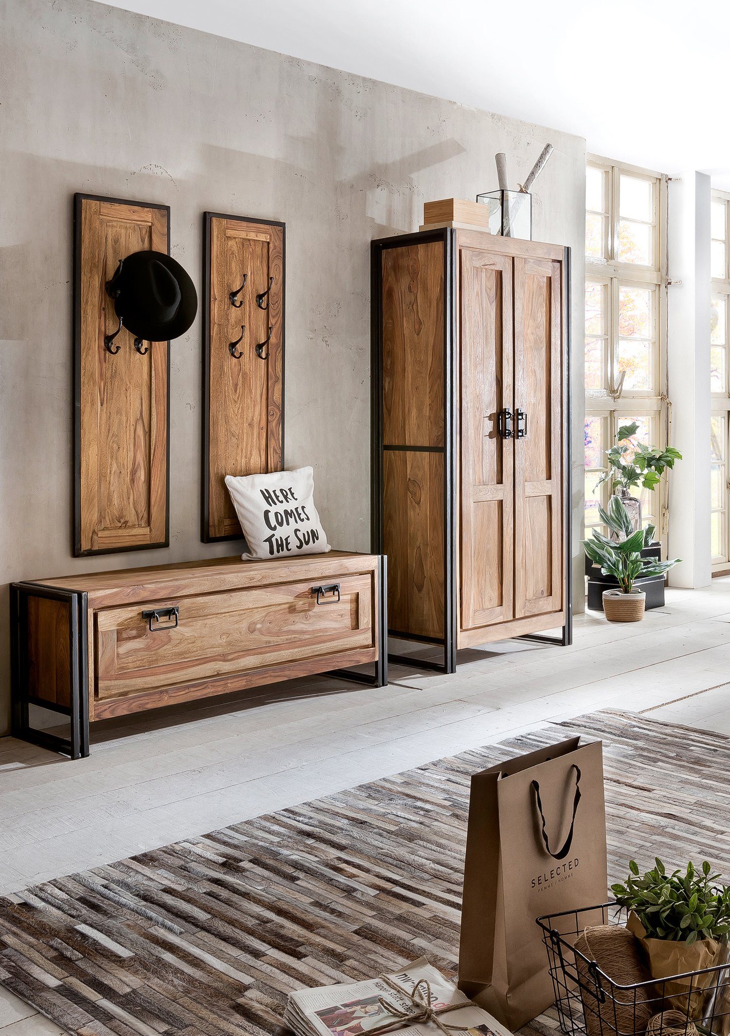 TPFLiving Garderoben-Set Siargao M, (Komplett-Set mit 4 Möbelstücken, mit Gebrauchsspuren), 1 Schuhschrank, 2 Garderobenpaneelen, 1 Kleiderschrank