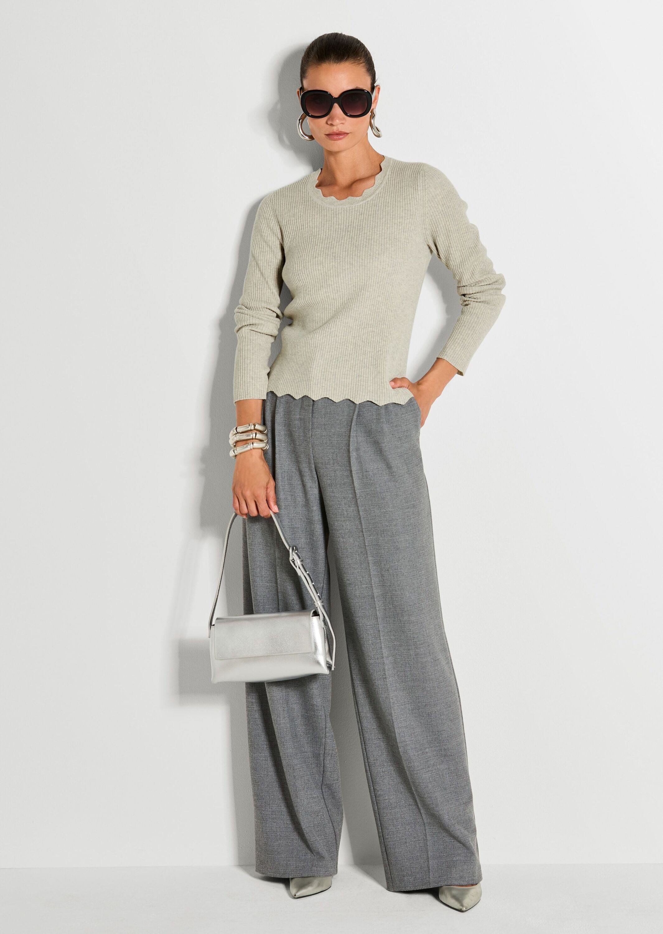 MADELEINE Strickpullover Leichter Viskosepullover mit gewelltem Saum Tailliertes Langarmshirt mit Rundhals und langen Ärmeln