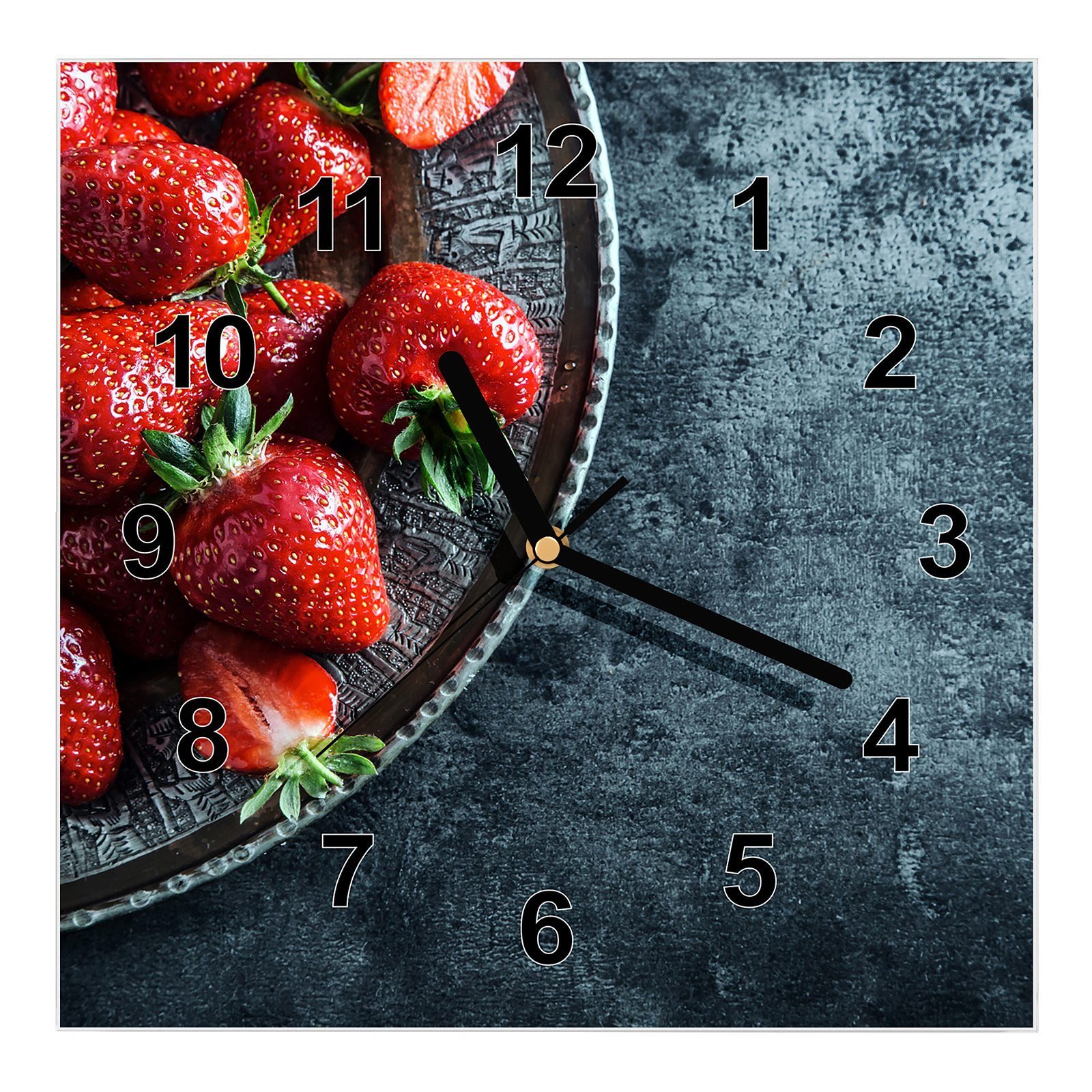 Primedeco Wanduhr Glasuhr Wanduhr Wandkunst Größe 30 x 30 cm mit Motiv Erdbeeren auf Teller