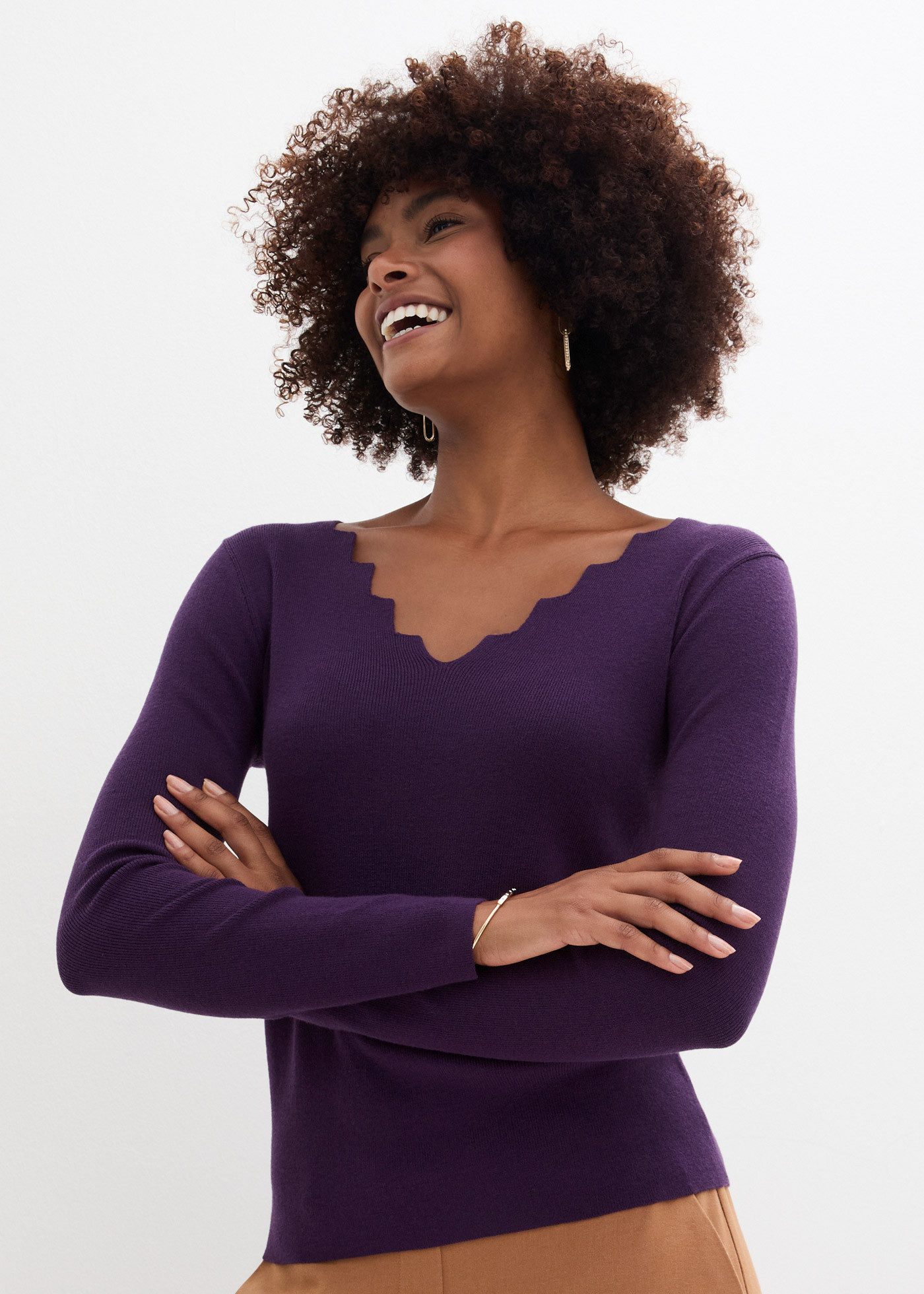 bonprix Strickpullover aus weichem Viskose-Mix, mit tollem Wellenausschnitt, Slim fit