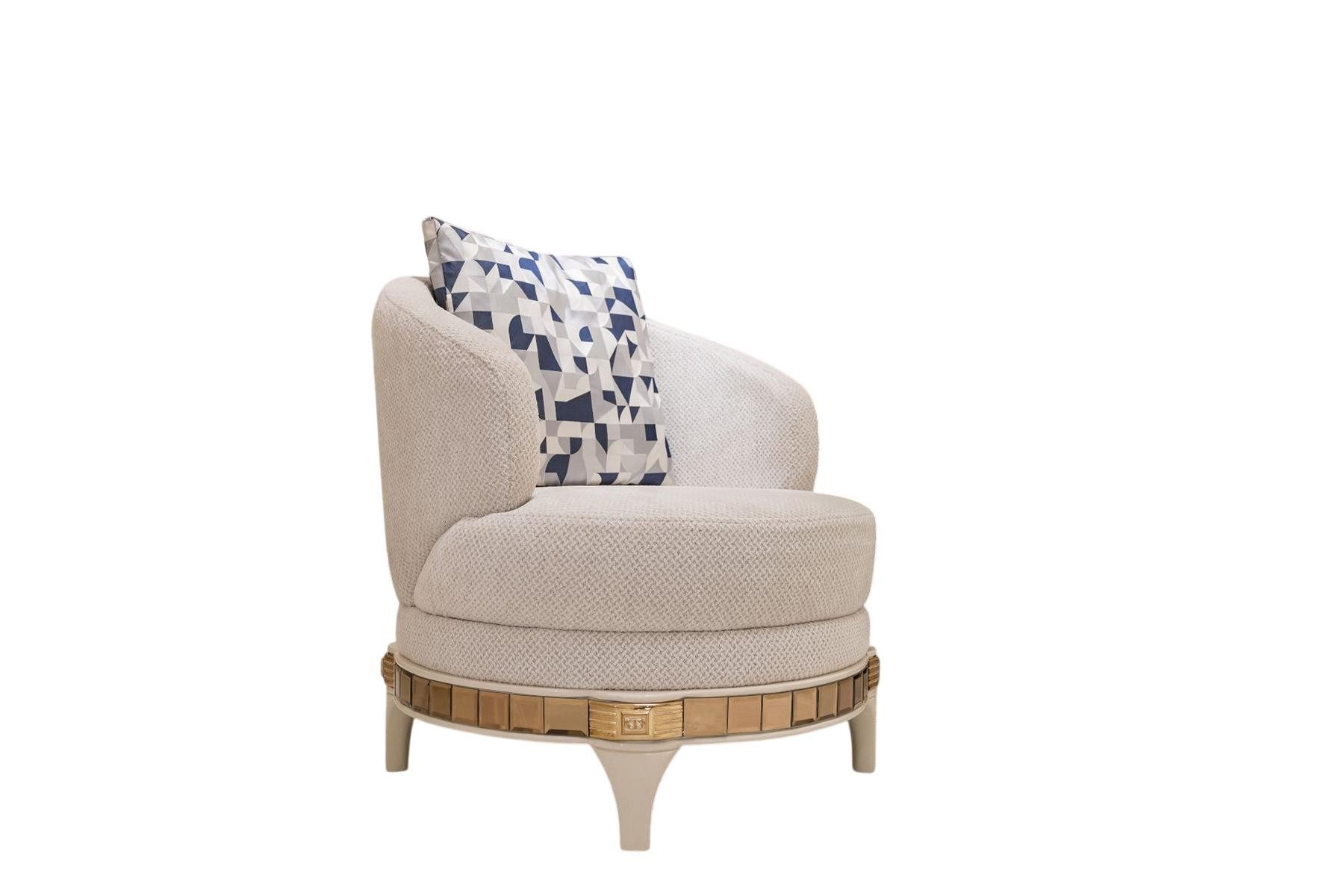 Sessel Beiger Stoffsessel mit Holzgestell und modernem Design