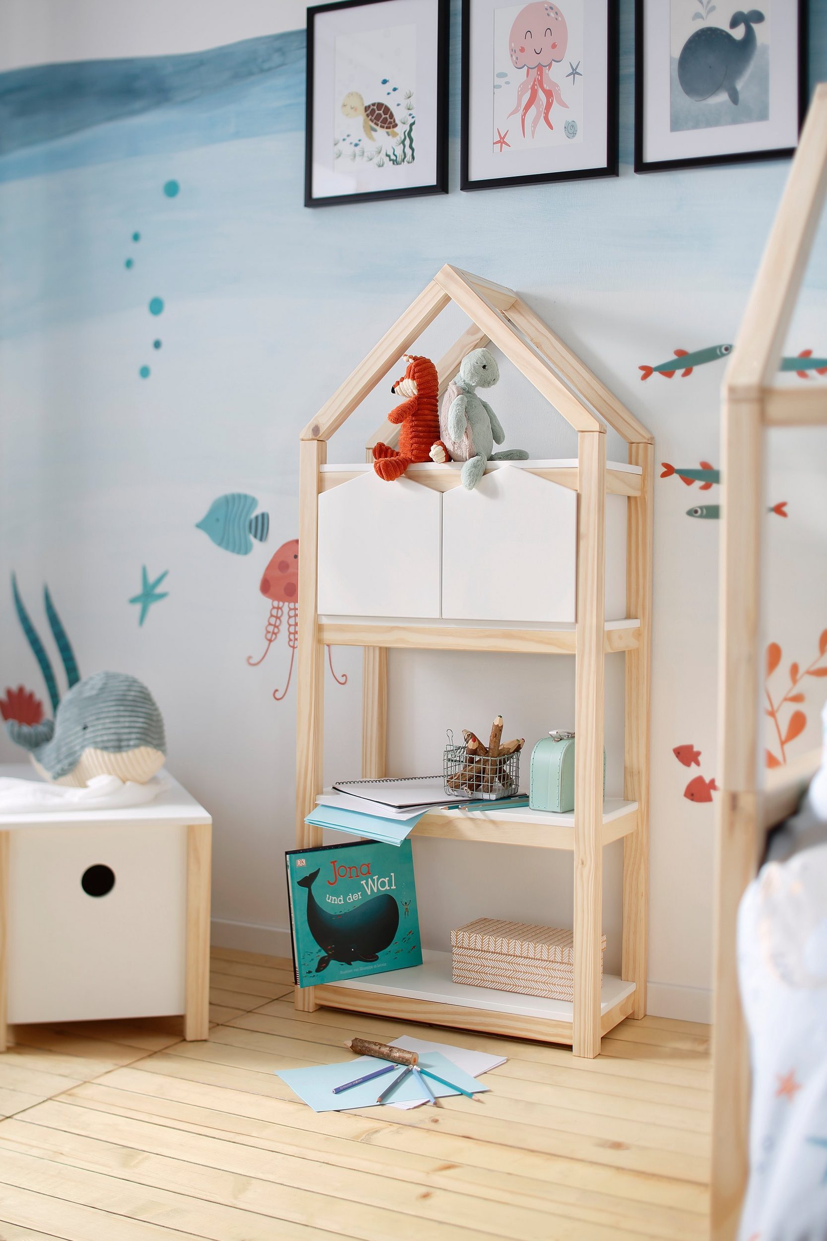 loft24 Kinderregal Bob, Bücherregal, Standregal, Regal mit 2 Aufbewahrungsfächern, Kiefer