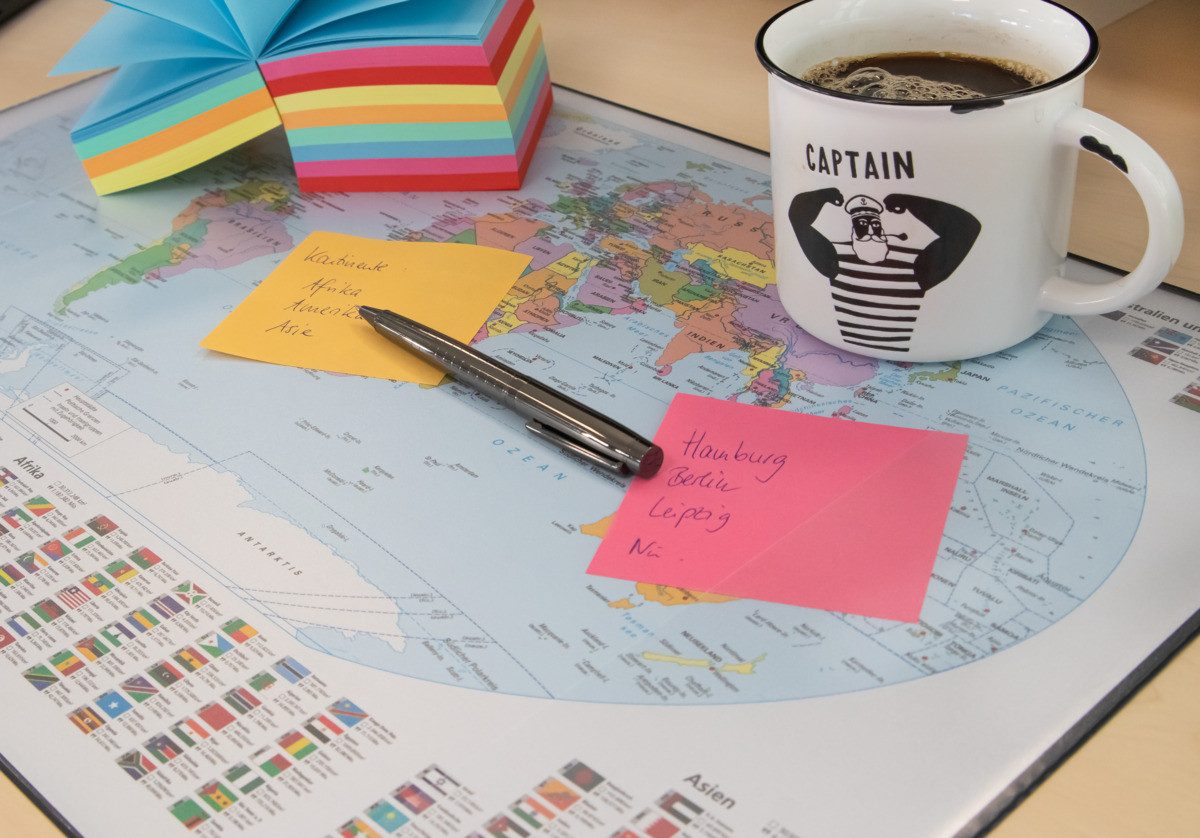 Idena Schreibtischunterlage Idena Schreibunterlage PP 58,5x38,5cm Weltkarte