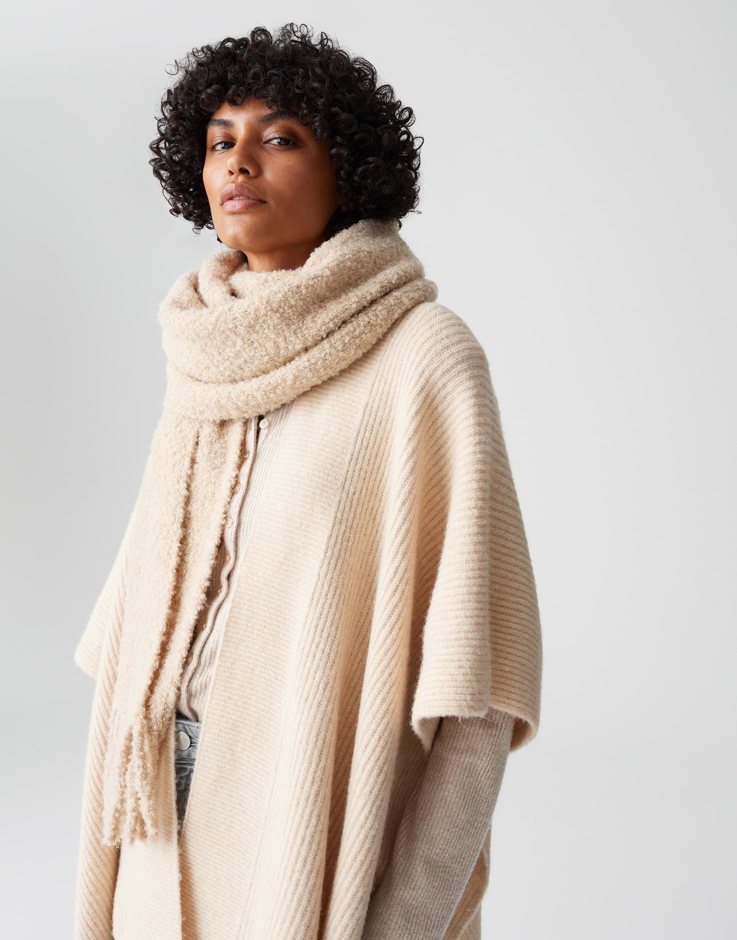 OPUS XXL-Schal AMONI aus kuscheligem Bouclé, one size, flauschiger Griff günstig online kaufen