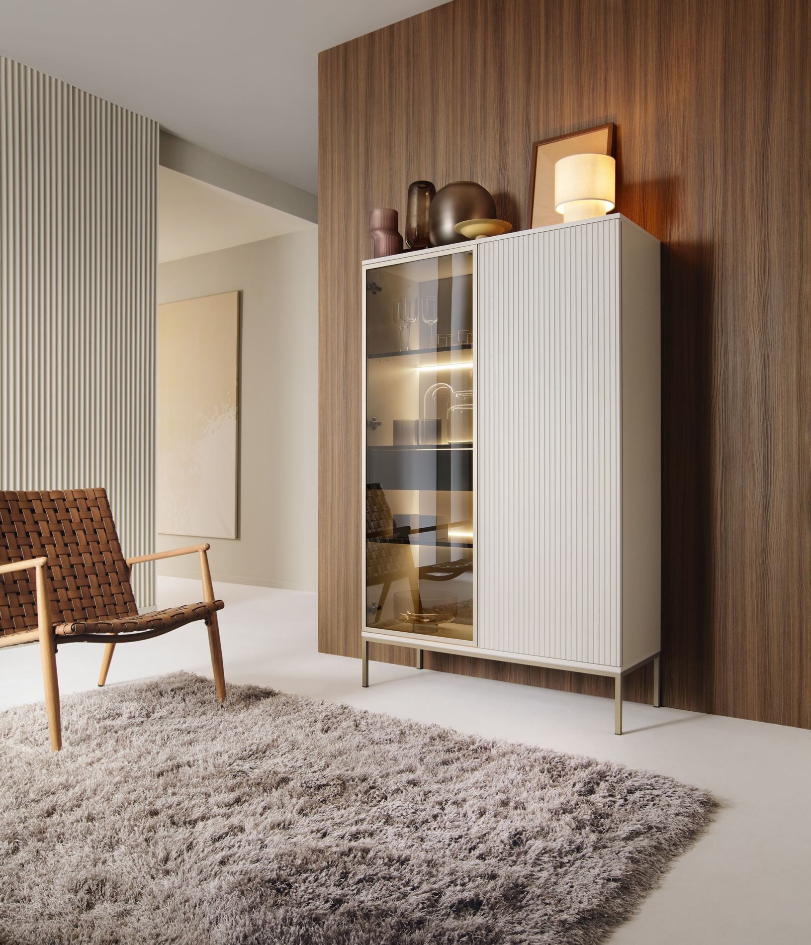 Selsey Standvitrine TOSENA mit LED & Glastür, 2 Höhen, MDF-Front, Metallfüß günstig online kaufen