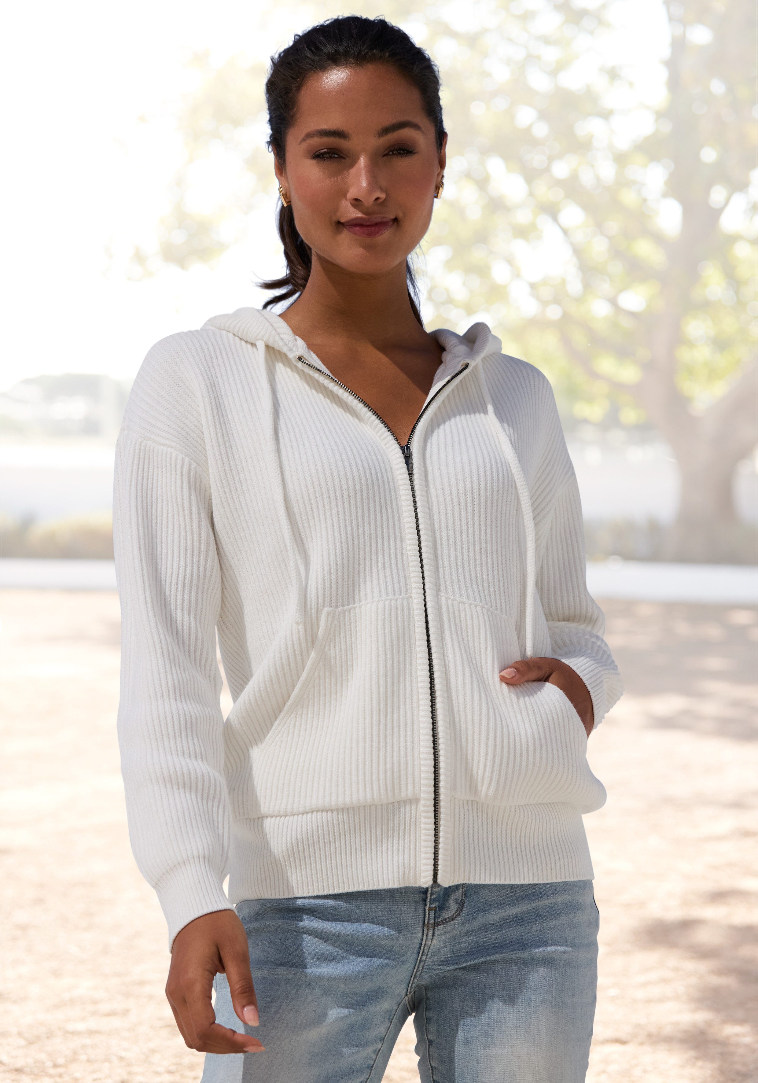 Elbsand Kapuzenstrickjacke aus hochwertigem Viskosemix mit Frottee-Applikation Kuschelige Strickjacke mit Kapuze, Strickcardigan mit Reißverschluss