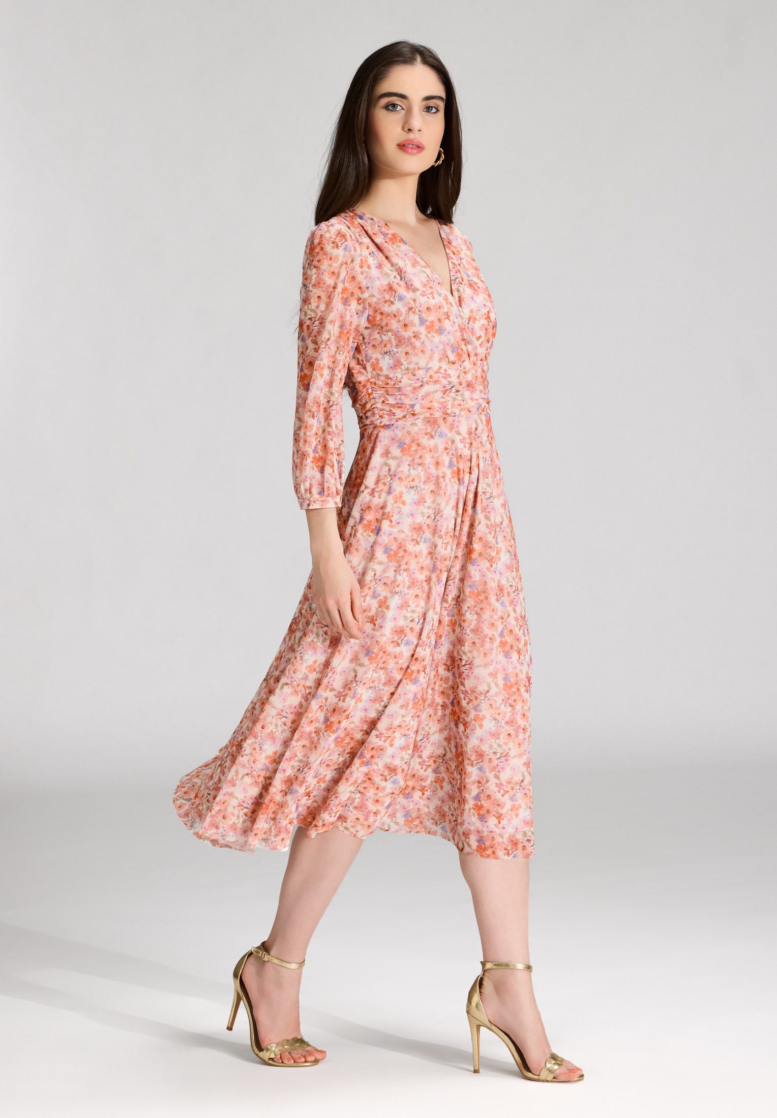 SWING Cocktailkleid Figurbetonte Passform mit fließendem günstig online kaufen