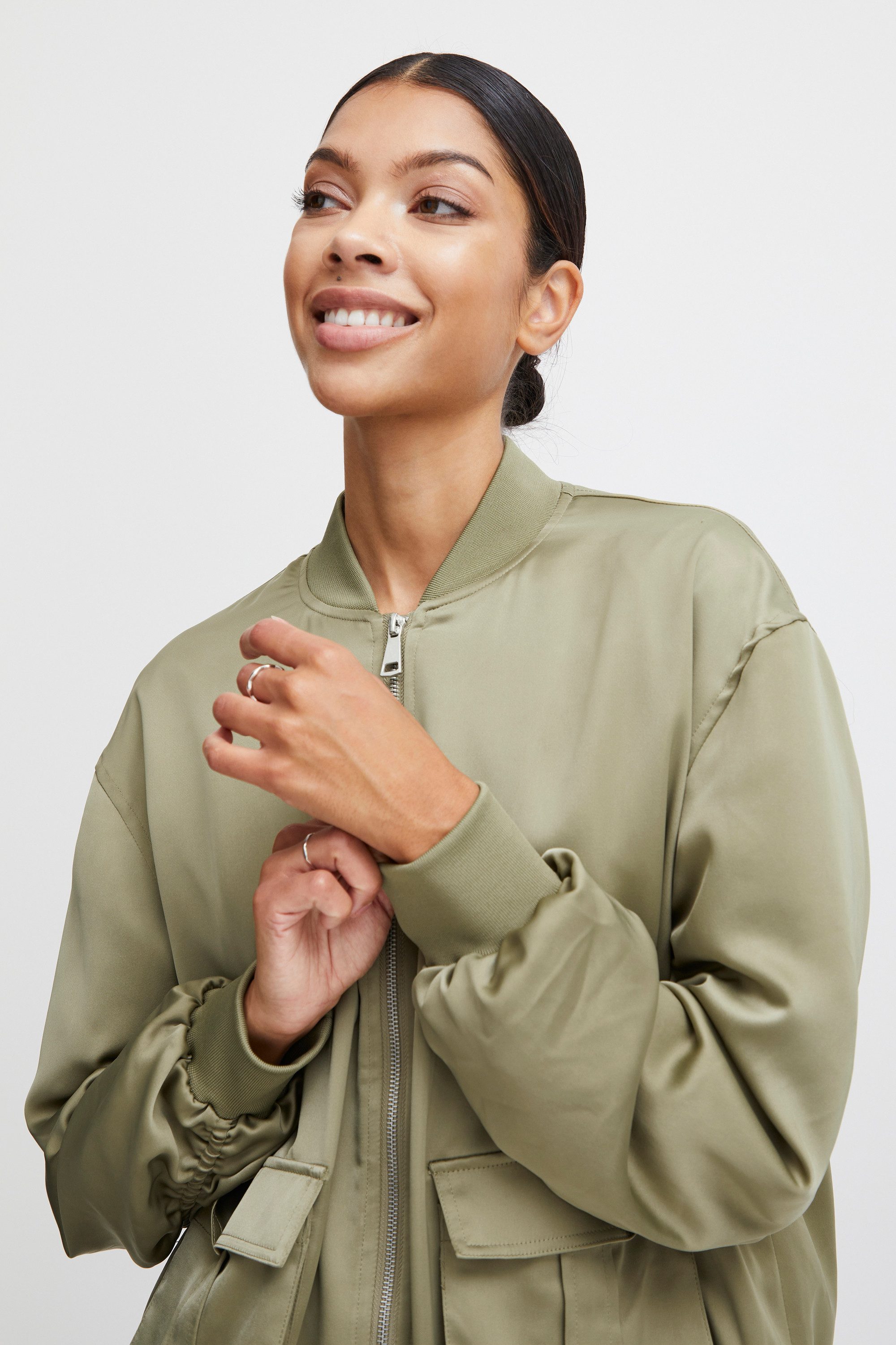 b.young Blusenjacke BYESTO BOMBER JACKET - SATEEN