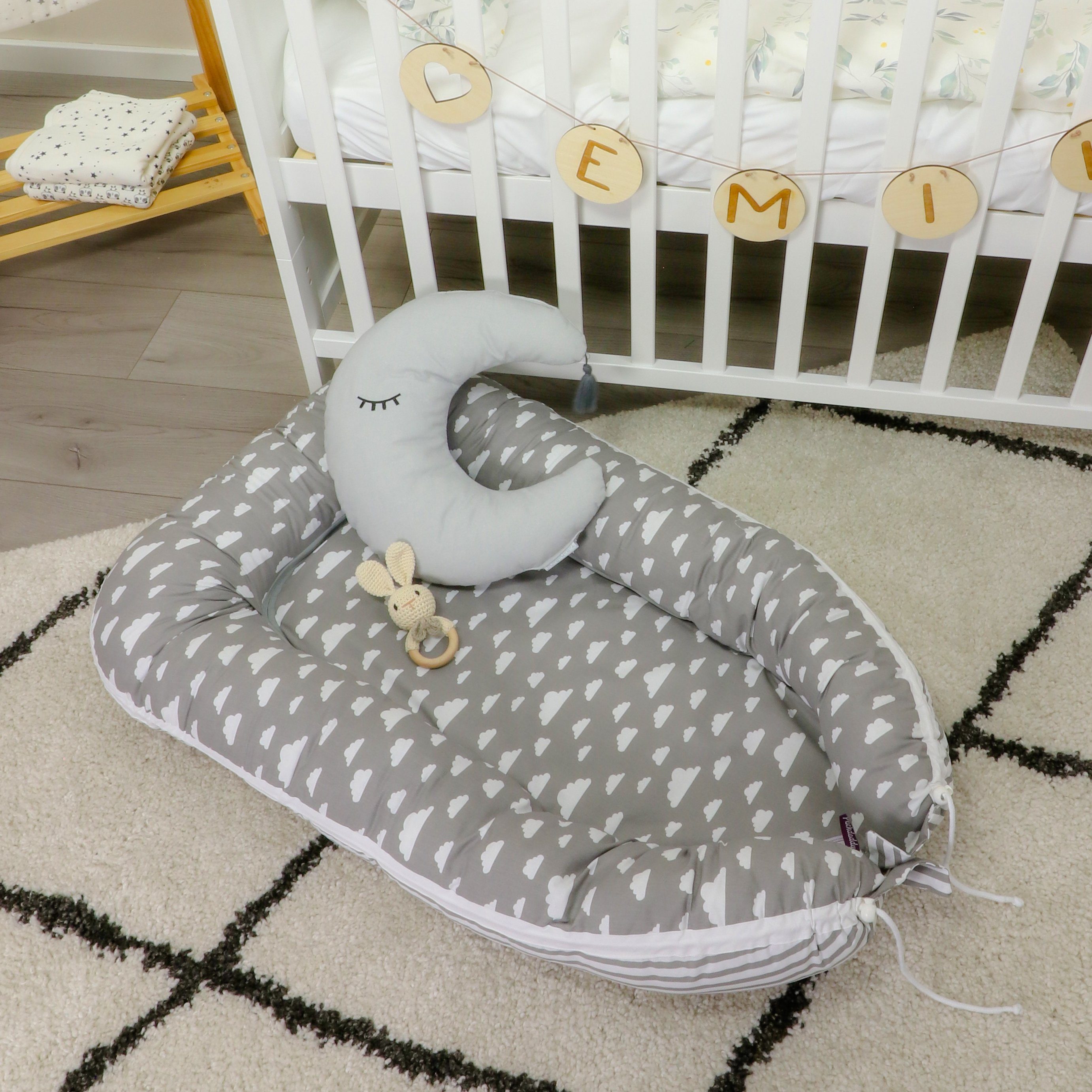 Puckdaddy GmbH Bettnestchen Puckdaddy Babynest Clara 105x60cm Wolken Muster in Grau mit
