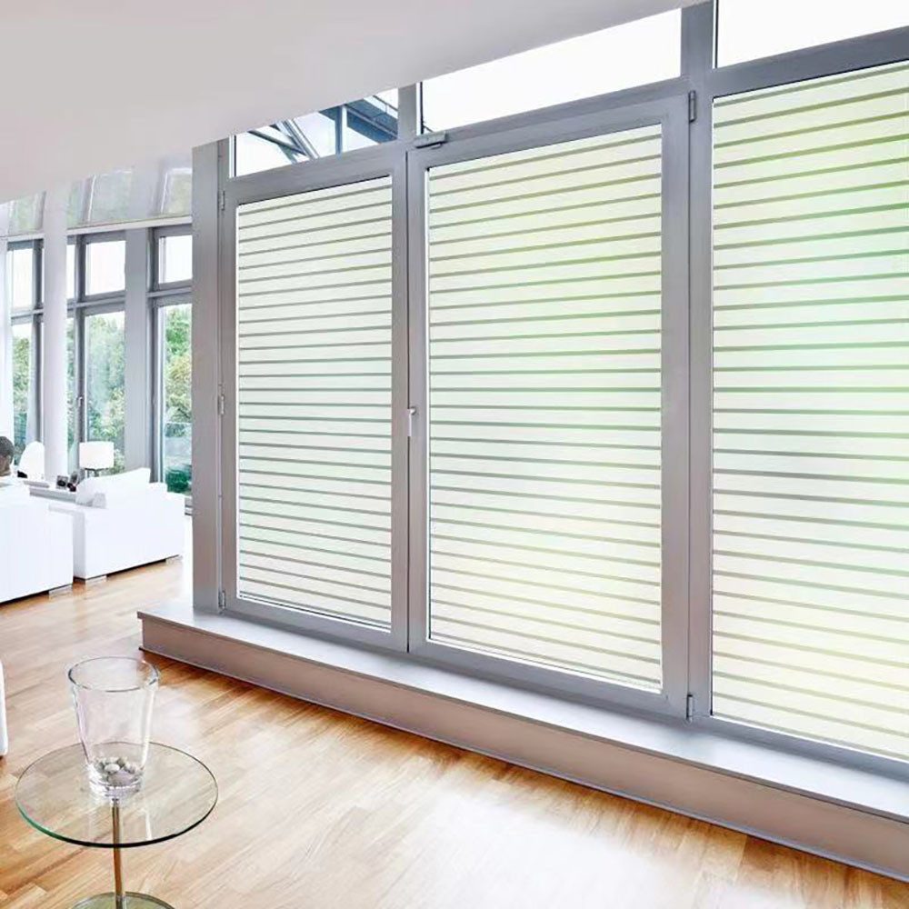 HomeBella Fensterfolie Statisch haftende Fensterfolie mit Streifen Sichtschutzfolie, – Milchglas Optik für Fenster & Türen, ohne Kleber
