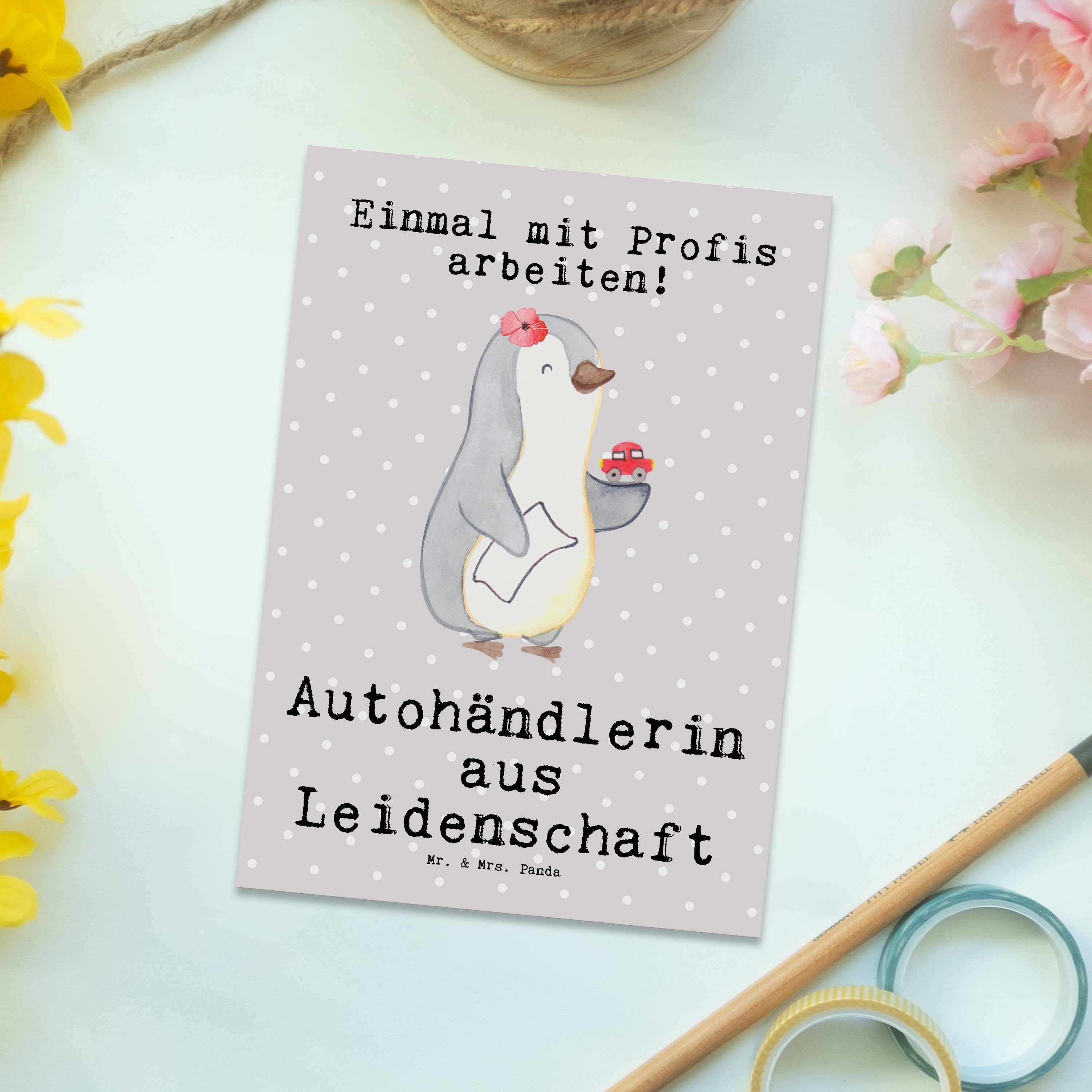 Autohändlerin & Pastell Leidenschaft Geschenk, Mrs. Ausbildung - Mr. Grau - Postkarte aus Panda