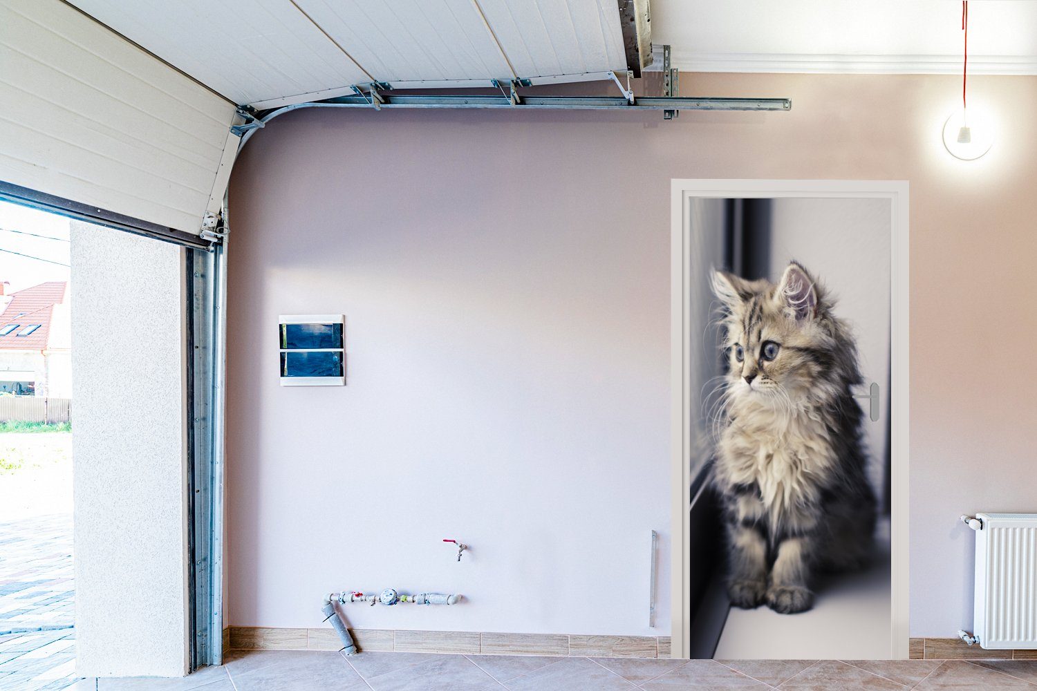 MuchoWow Türtapete Ein persisches Kätzchen 75x205 aus Tür, für dem bedruckt, Fototapete (1 cm Matt, Türaufkleber, St), Fenster, schaut