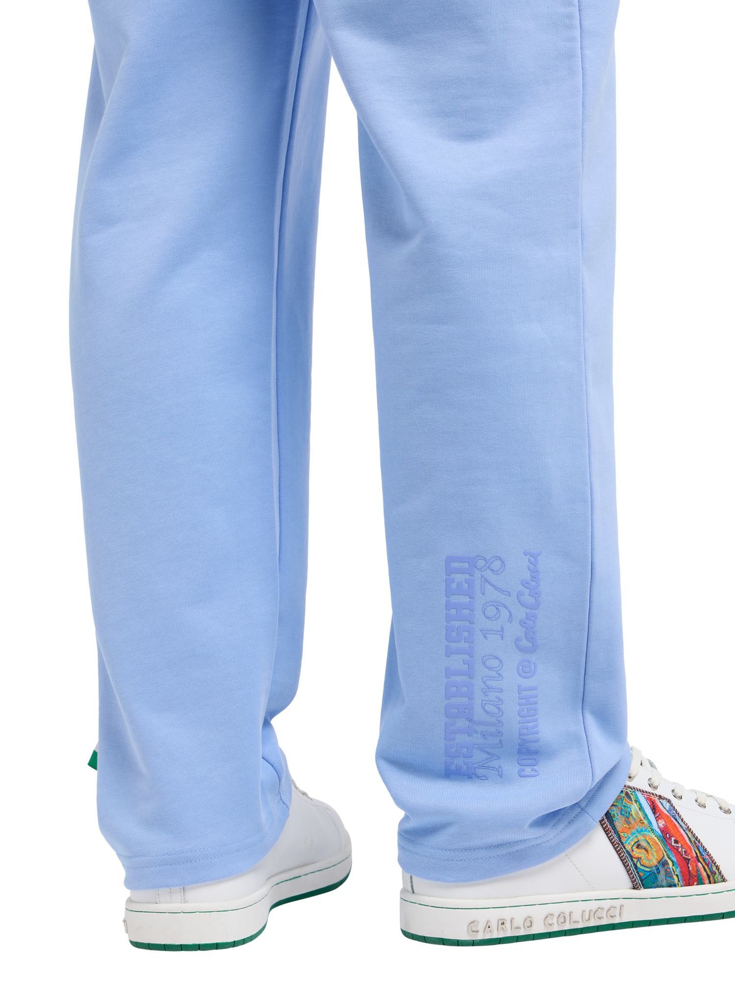 Blau