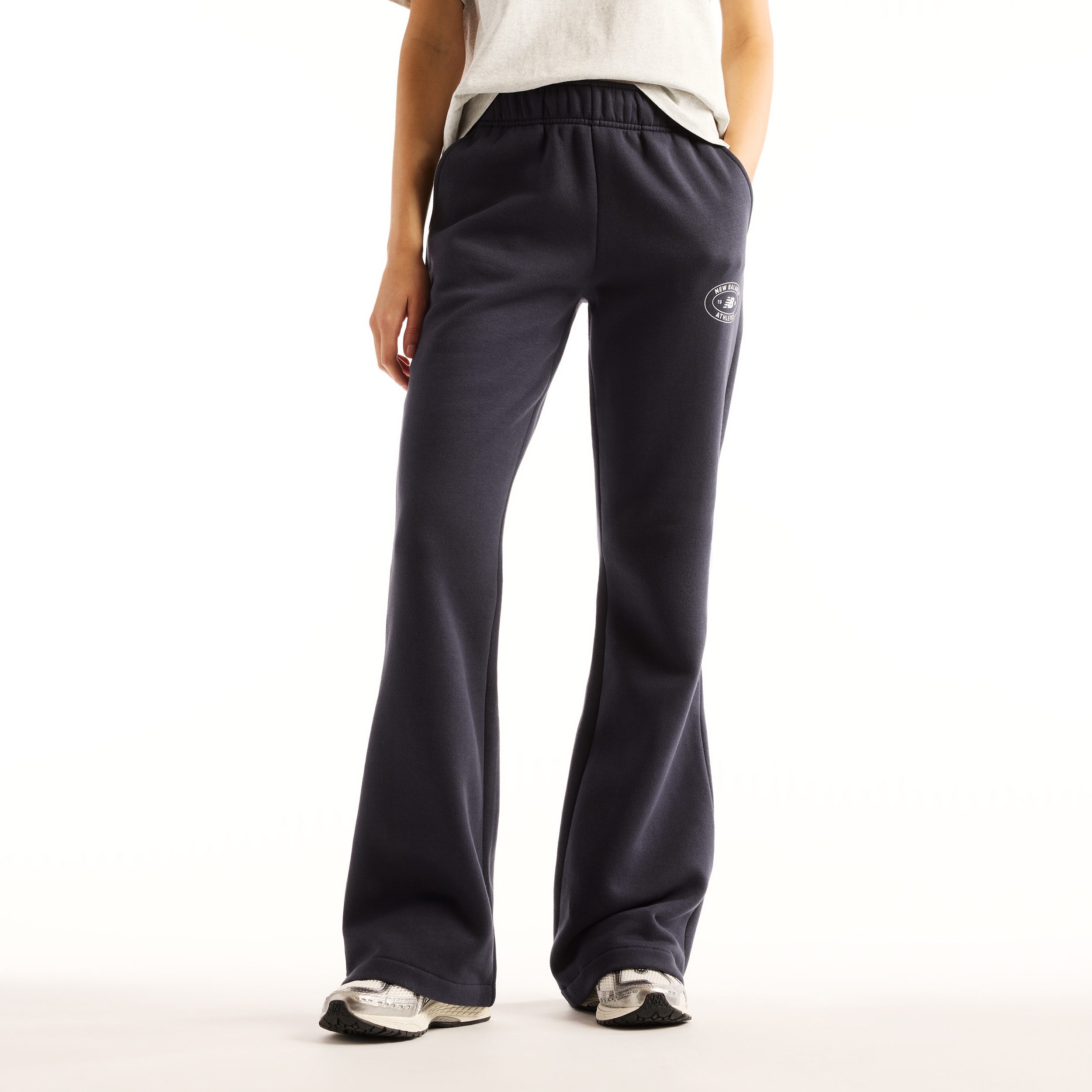 New Balance Sweathose REIMAGINED FLEECE PANT für Erwachsene, lange Hosenform, mit klarer Linienführung