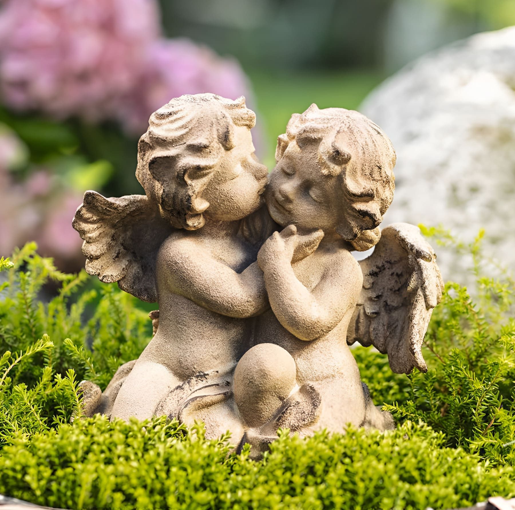 Dekoleidenschaft Dekofigur Engel "Küsschen" Engelpaar aus Polyresin, Engelstatue, Weihnachtsdeko, Outdoor Gartendeko wetterfest, Hochzeitsdeko, Grabdeko