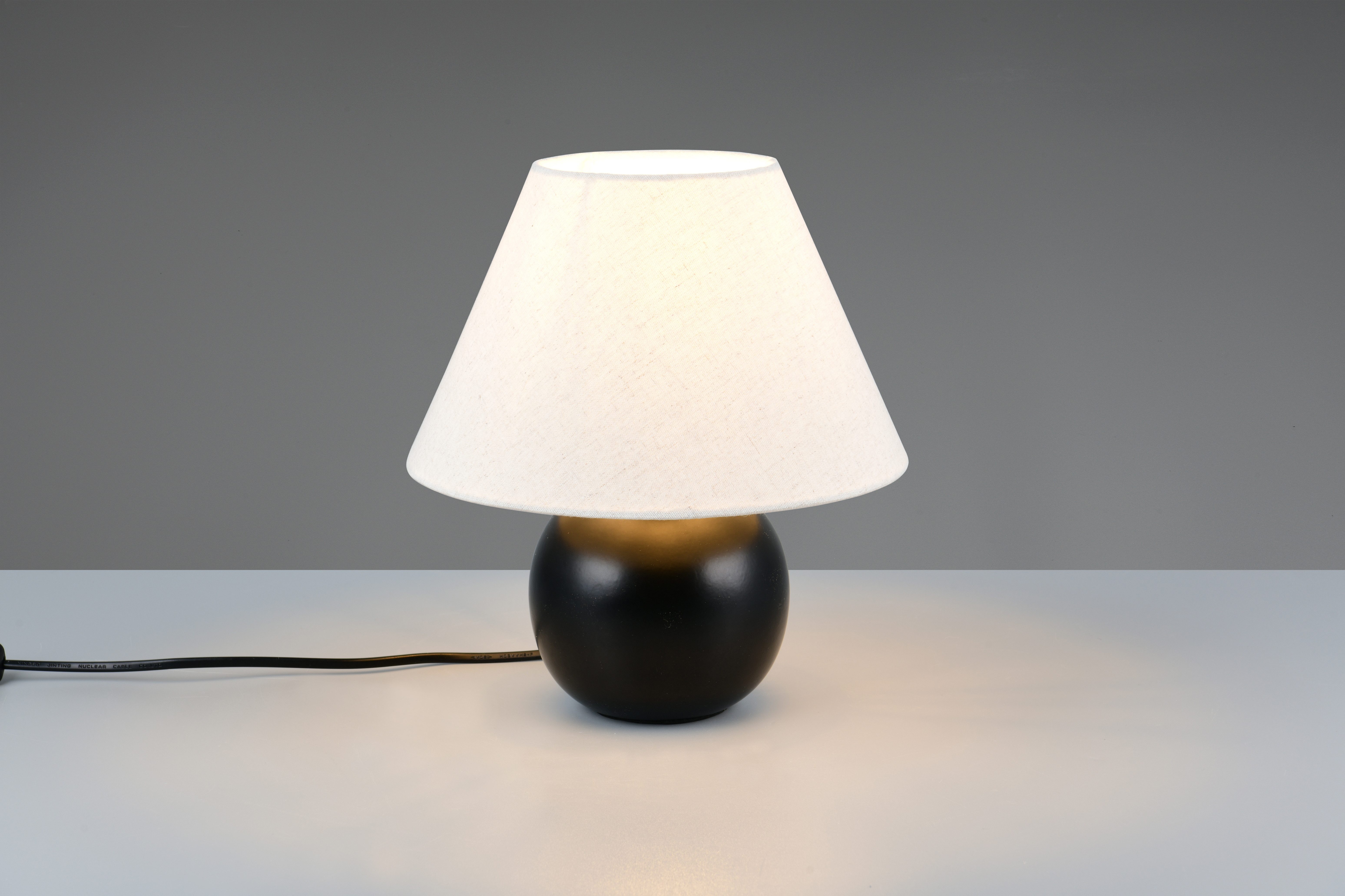 LeGer Home by Lena Gercke Schreibtischlampe Amara, Tischlampe mit Schnurschalter exkl 1x E27 max 40W, Stoffschirm, Ein-/Ausschalter, Leuchtmittel wechselbar, warmweiß - kaltweiß, Keramik Fuß, Schirm beige Kegelform, Höhe 29cm Ø 25cm Nachttischlampe