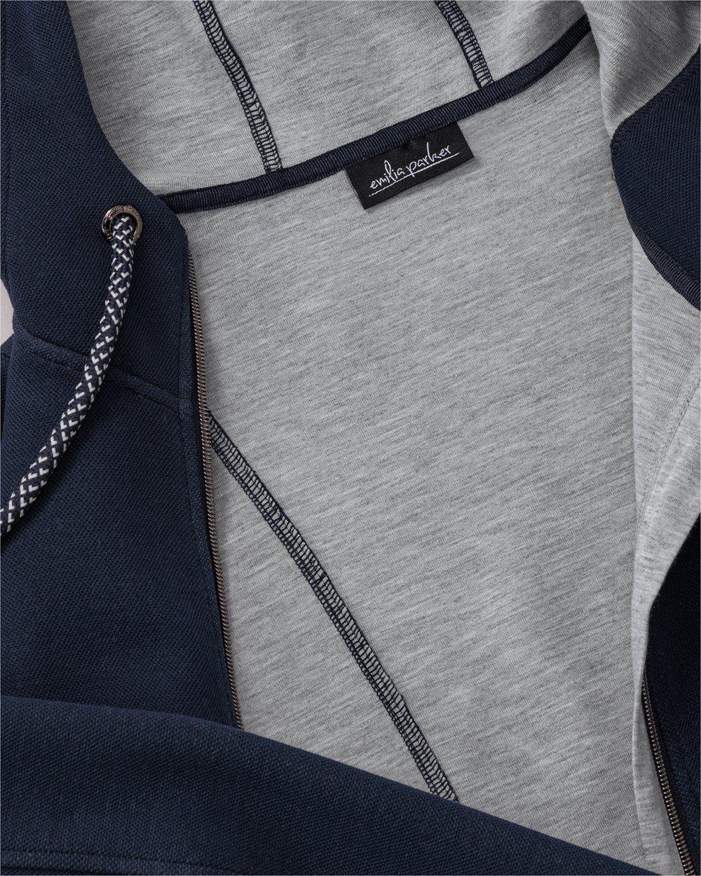 Emilia Parker Kapuzenplüschjacke hinten länger geschnitten