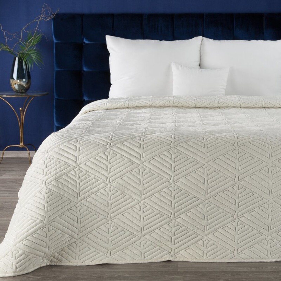 Bettüberwurf Sehr elegante Tagesdecke mit samtiger Oberfläche, Eurofirany,  220x240 cm, bestickt mit glänzendem Garn