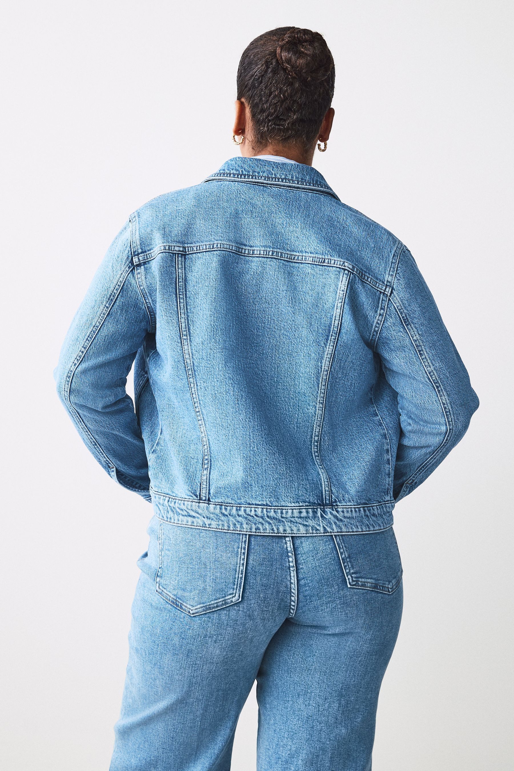 Next Jeansjacke Figurbetonte Jeansjacke für größere Oberweiten (1-St) günstig online kaufen