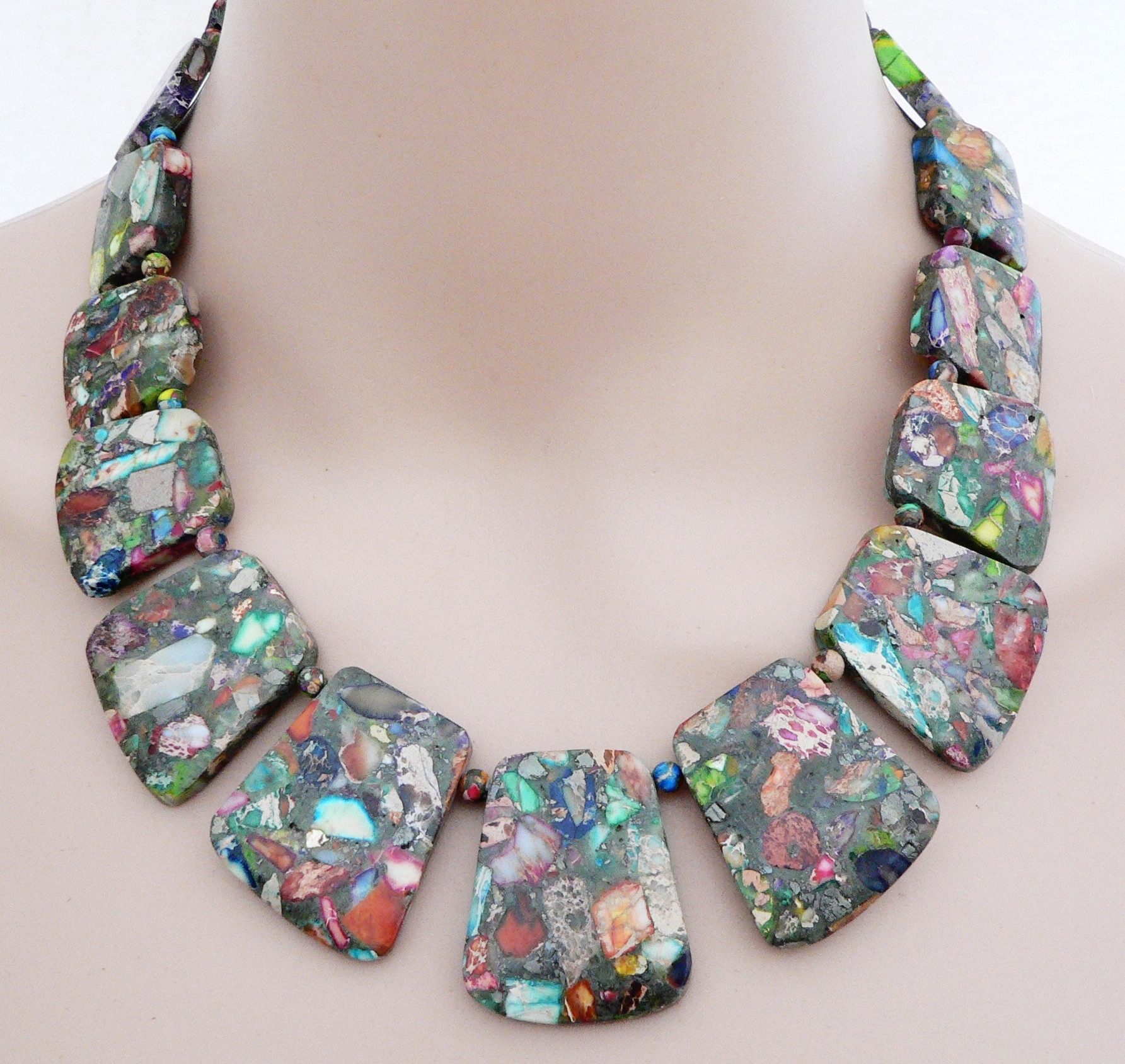 traumschmuck Statementkette 197e Collier Statement Halskette Edelstein Sediment Jaspis bunt (Geschenk, Muttertag, Weihnachten, Geburtstag, Valentinstag, inkl. Schmuckbox), handgefertigt, verstellbare Gesamtlänge, einreihig