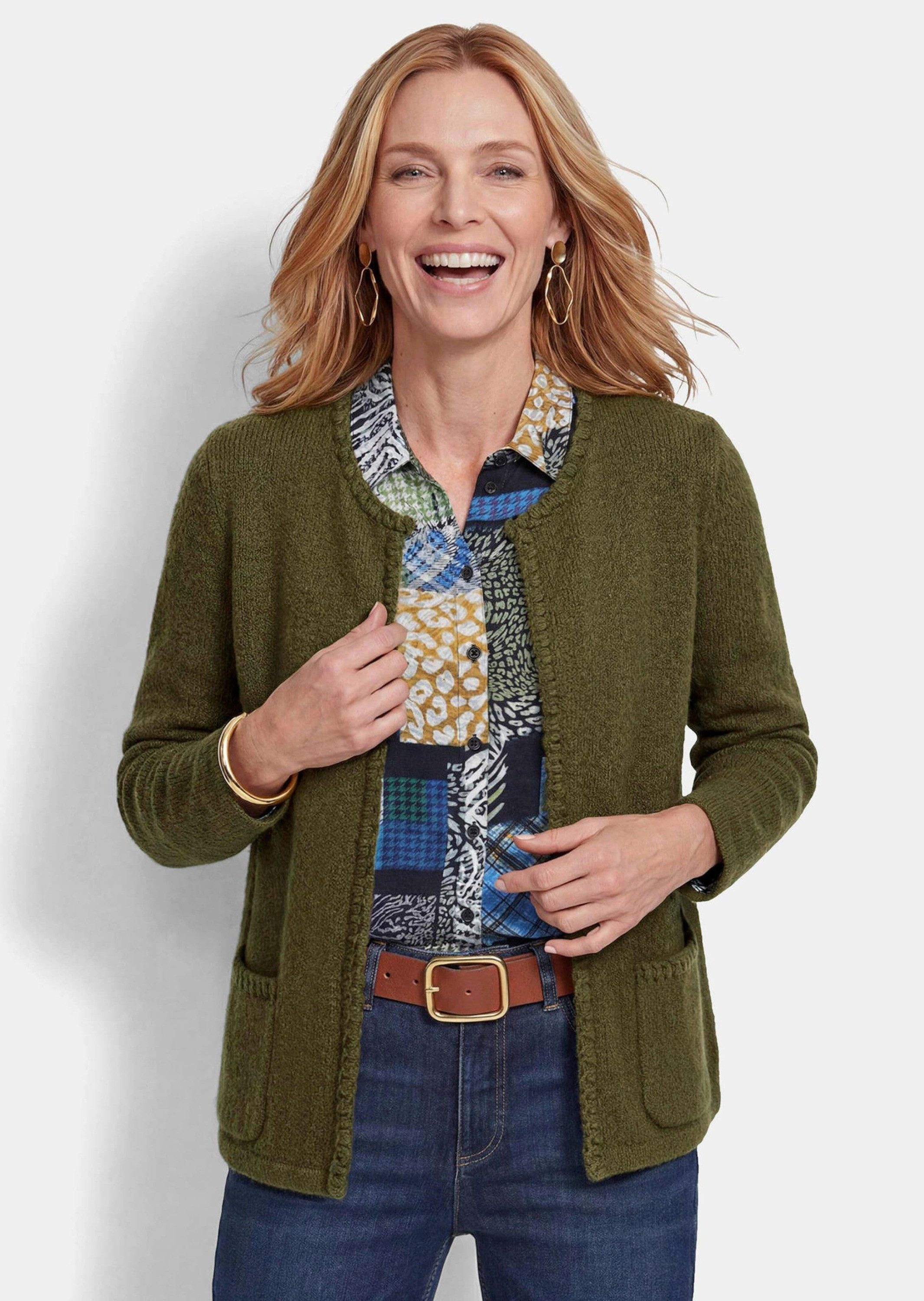 GOLDNER Strickjacke Strickcardigan mit Häkchenverschluss Flauschige Strickjacke mit umhäkelten Kanten, aufgesetzte Taschen