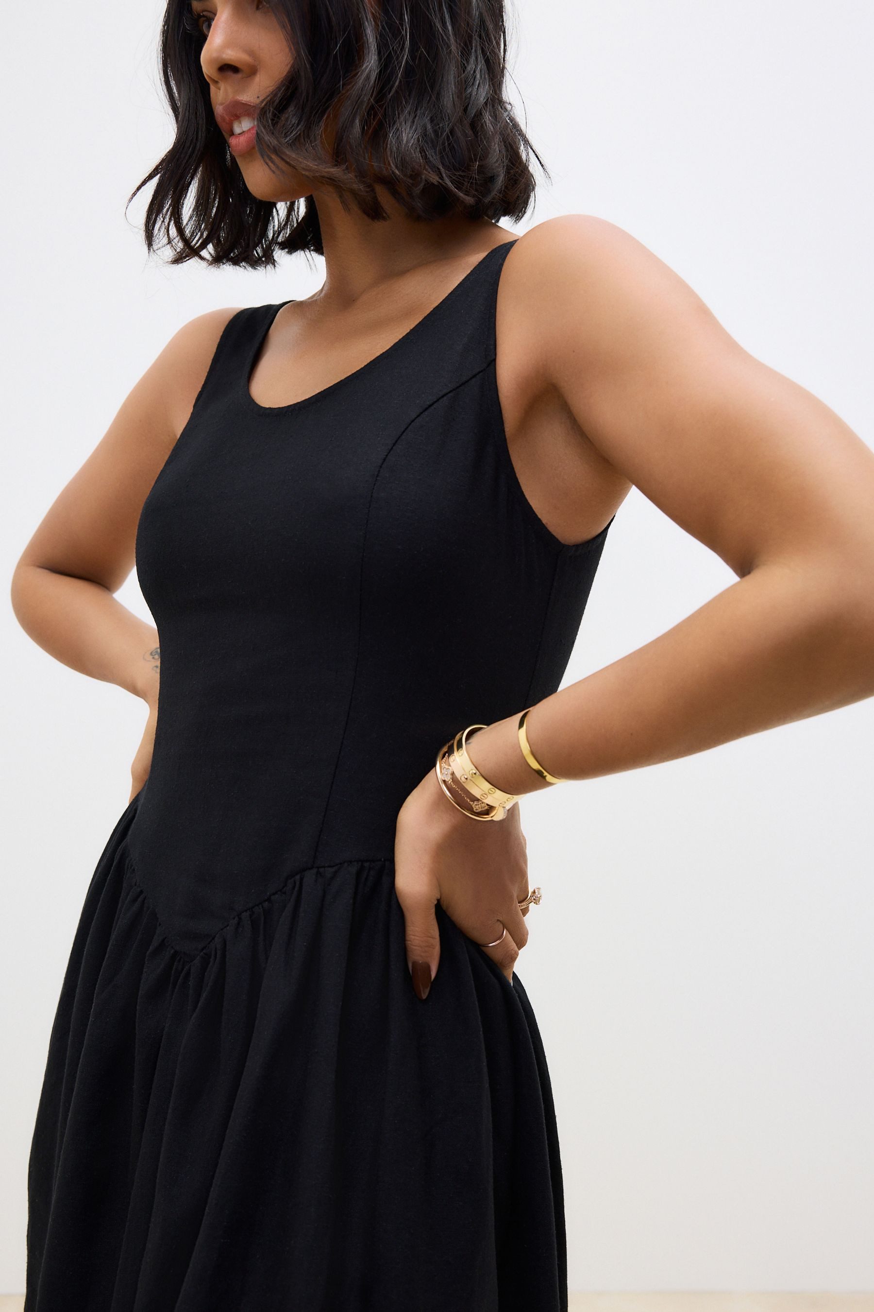 Next Minikleid Ärmelloses, tailliertes Minikleid, U-Ausschnitt (1-tlg)