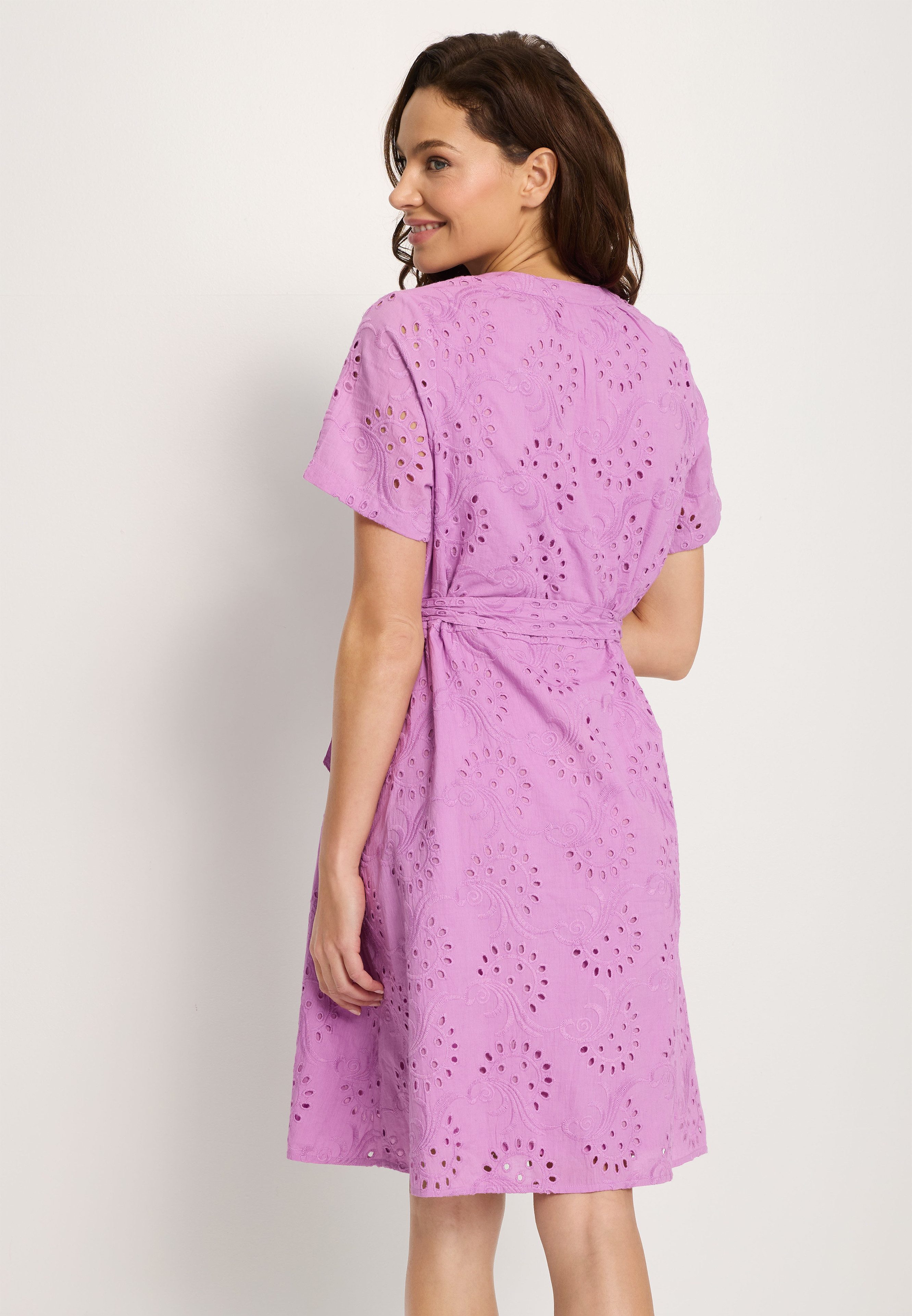 LASCANA Blusenkleid (mit Bindegürtel) und Lochstickerei, Spitzenkleid