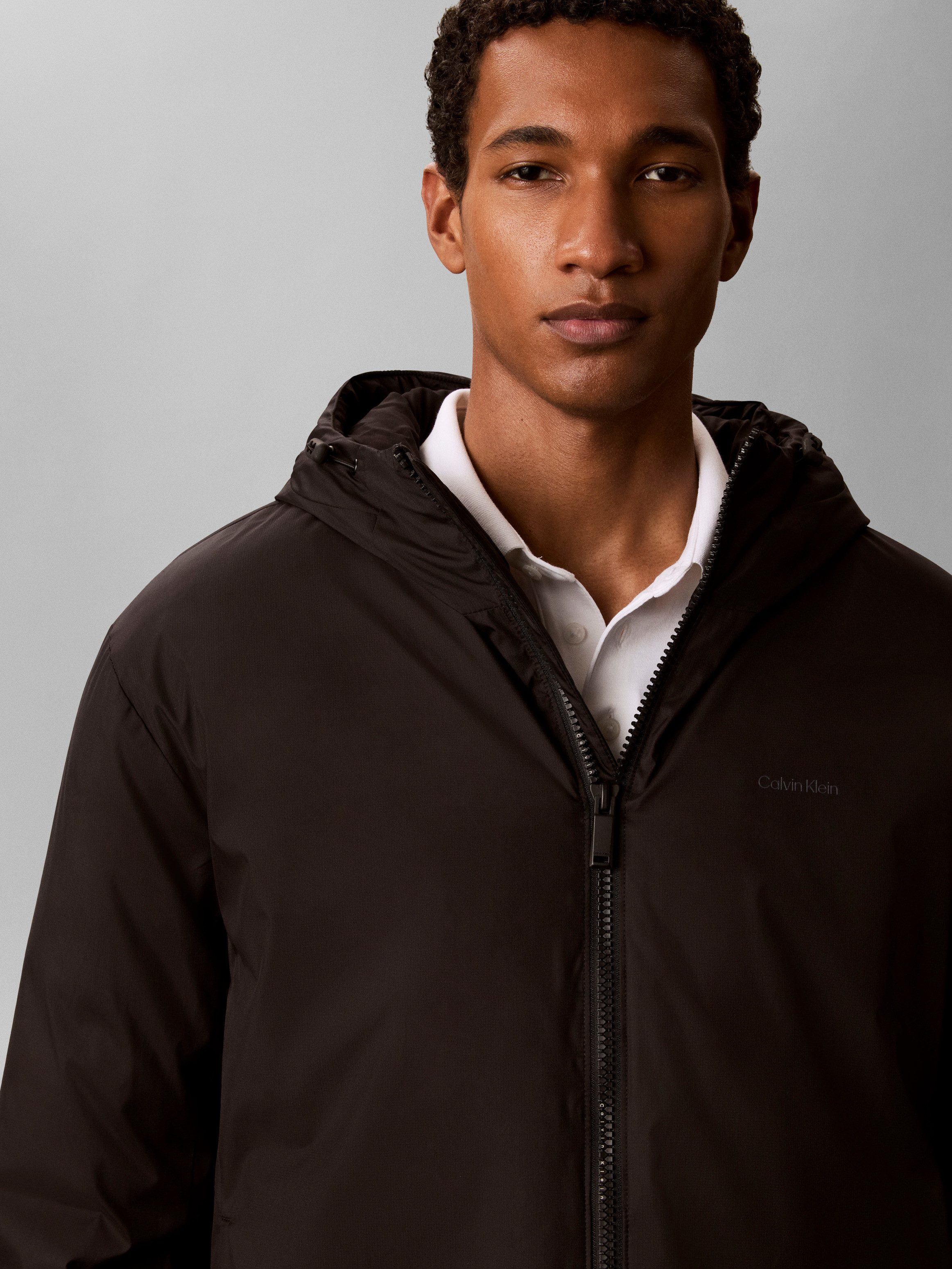 Calvin Klein Allwetterjacke RELAXED ULTRA LIGHTWEIGHT RIPSTO Regular fit mit Kapuze