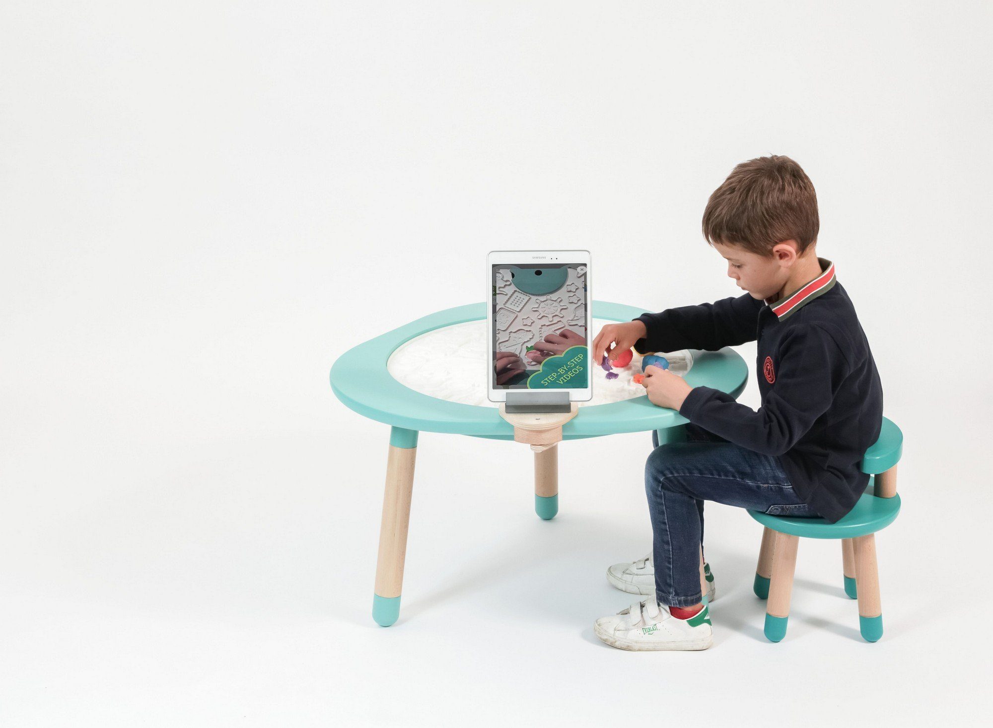 Stuhl MuTable Ergänzung Kinder den für Holzstuhl - Mutable Die Kindersitzgruppe den White Multifunktionsspieltisch - Stokke für Spieltisch ideale