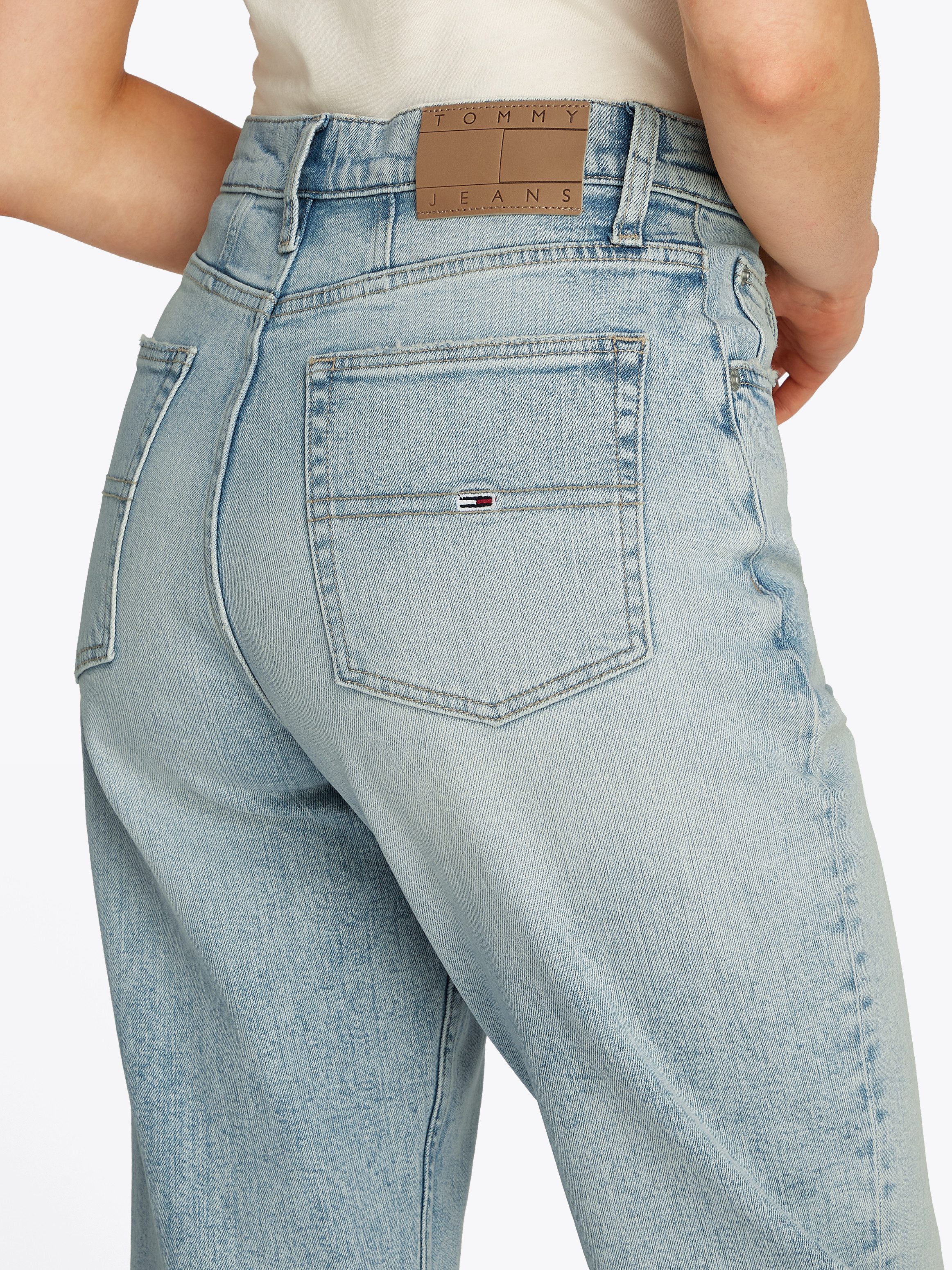 Tommy Jeans Mom-Jeans "MOM JEAN UH TPR" mit Logo-Stickereien, in knöchelfre günstig online kaufen