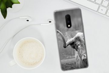 MuchoWow Handyhülle Schottischer Highlander - Kuhkopf - Landschaft - Natur - Kuh, Phone Case, Handyhülle OnePlus 7, Silikon, Schutzhülle