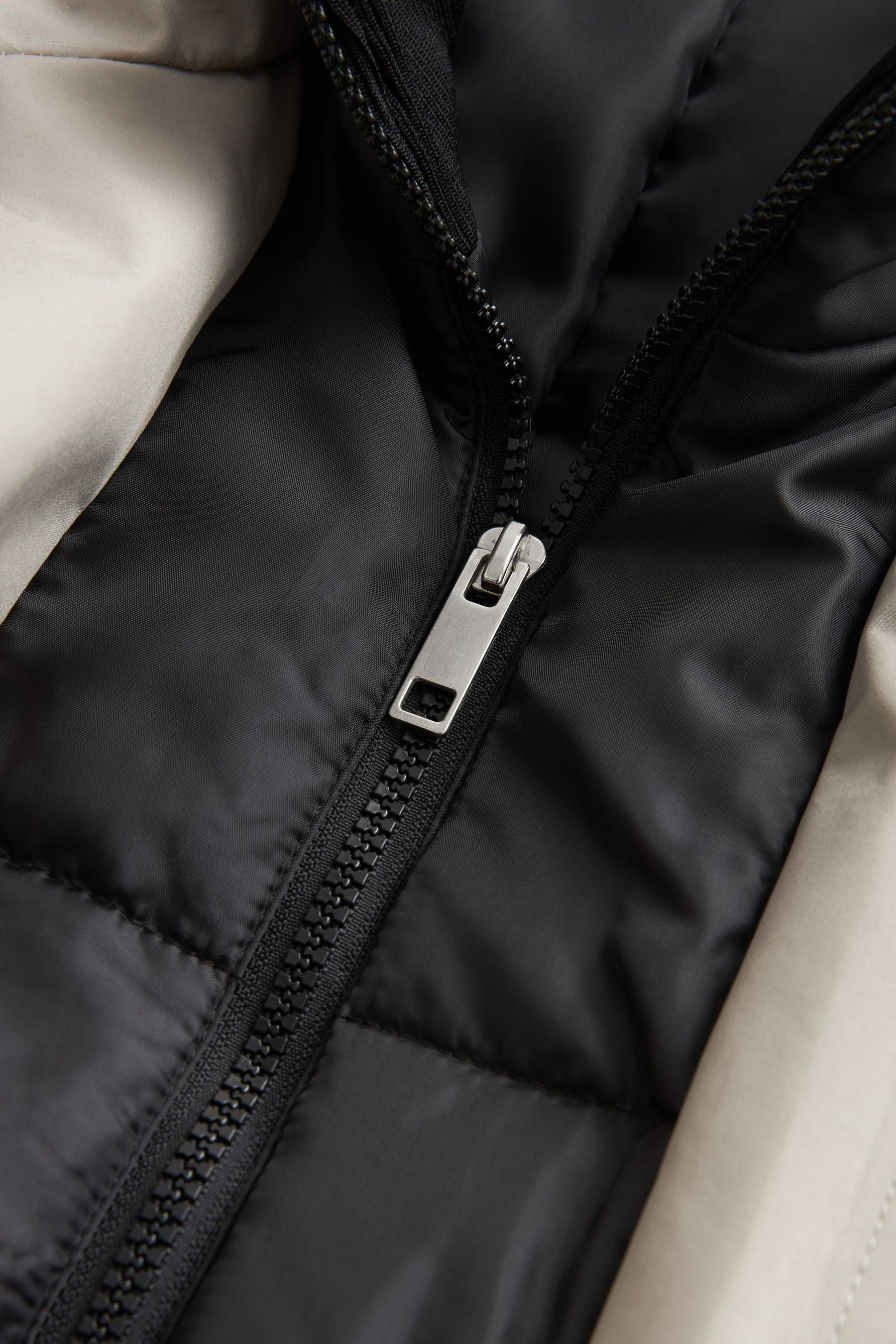 Next Regenmantel Wasserabweisende Jacke, Taschen 4 Trichterkragen, Light Grey (1-tlg)