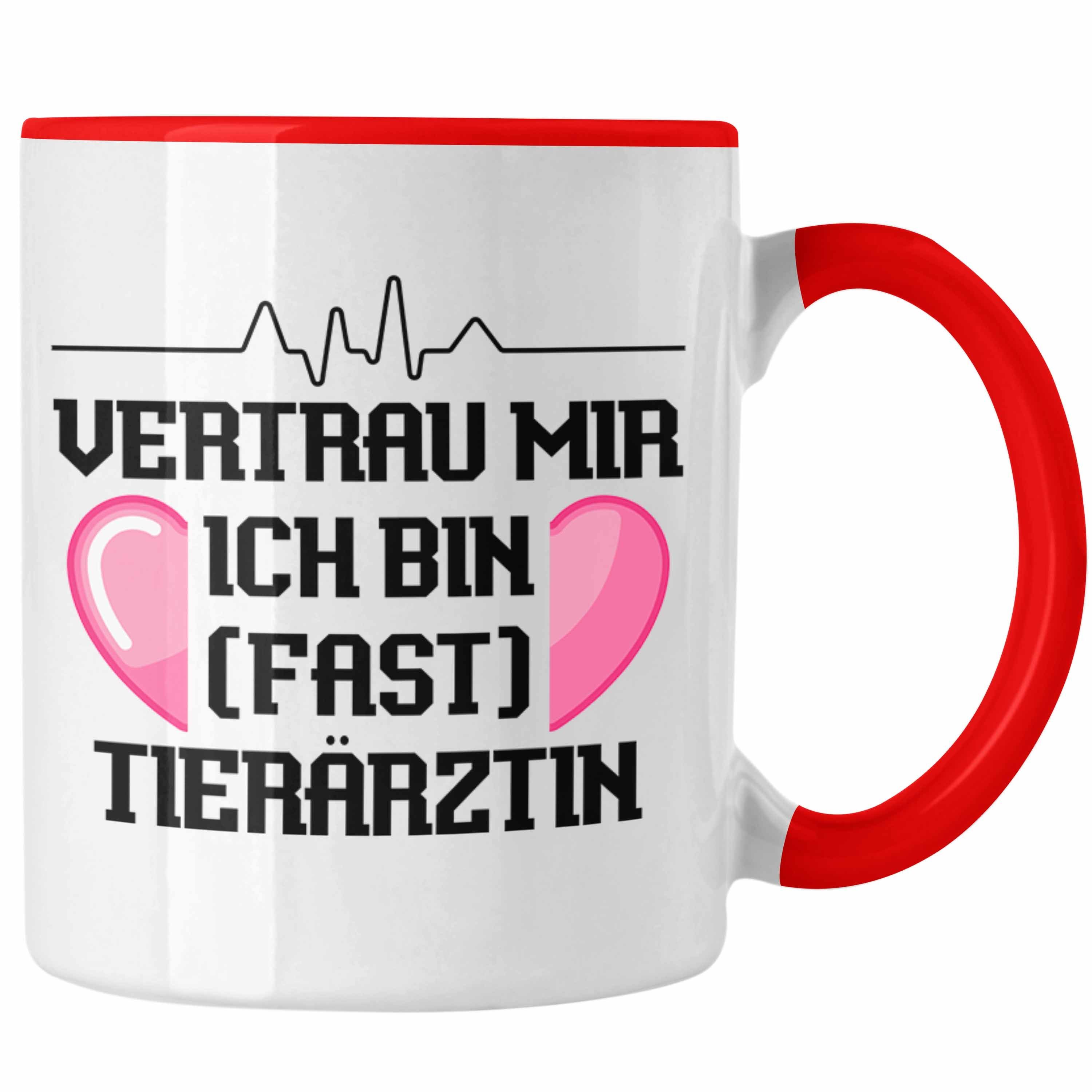 Trendation Tasse Trendation - Tierärztin Ausbildung Tasse Geschenk Studium Ich Bin Fast Tierärztin Geschenkidee Studium Fast Abgeschlossen Rot