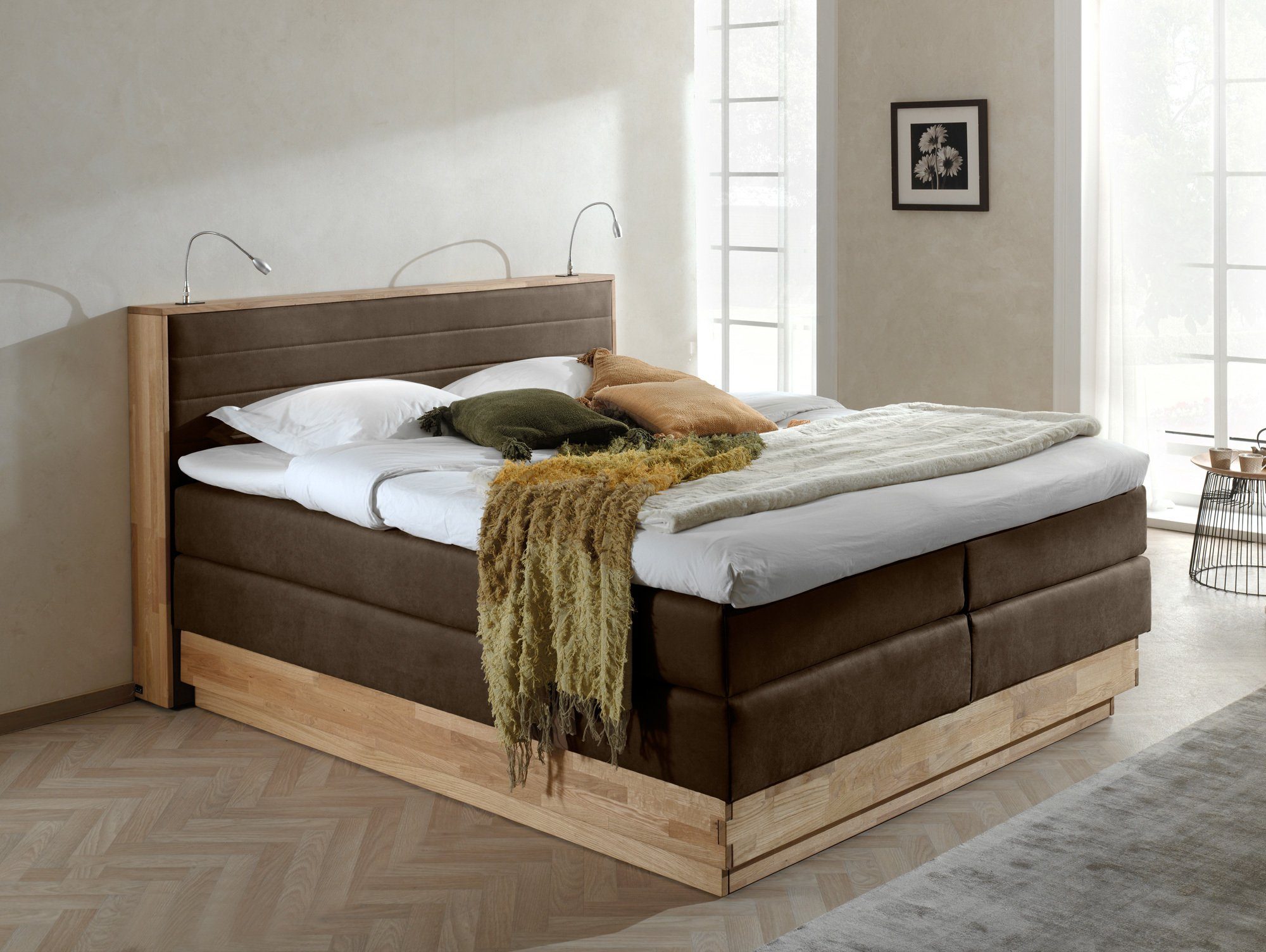 Moebel-Eins Boxspringbett, MENOTA Boxspringbett mit Bettkasten, massivem Holzrahmen und Bezug im Vintage Look