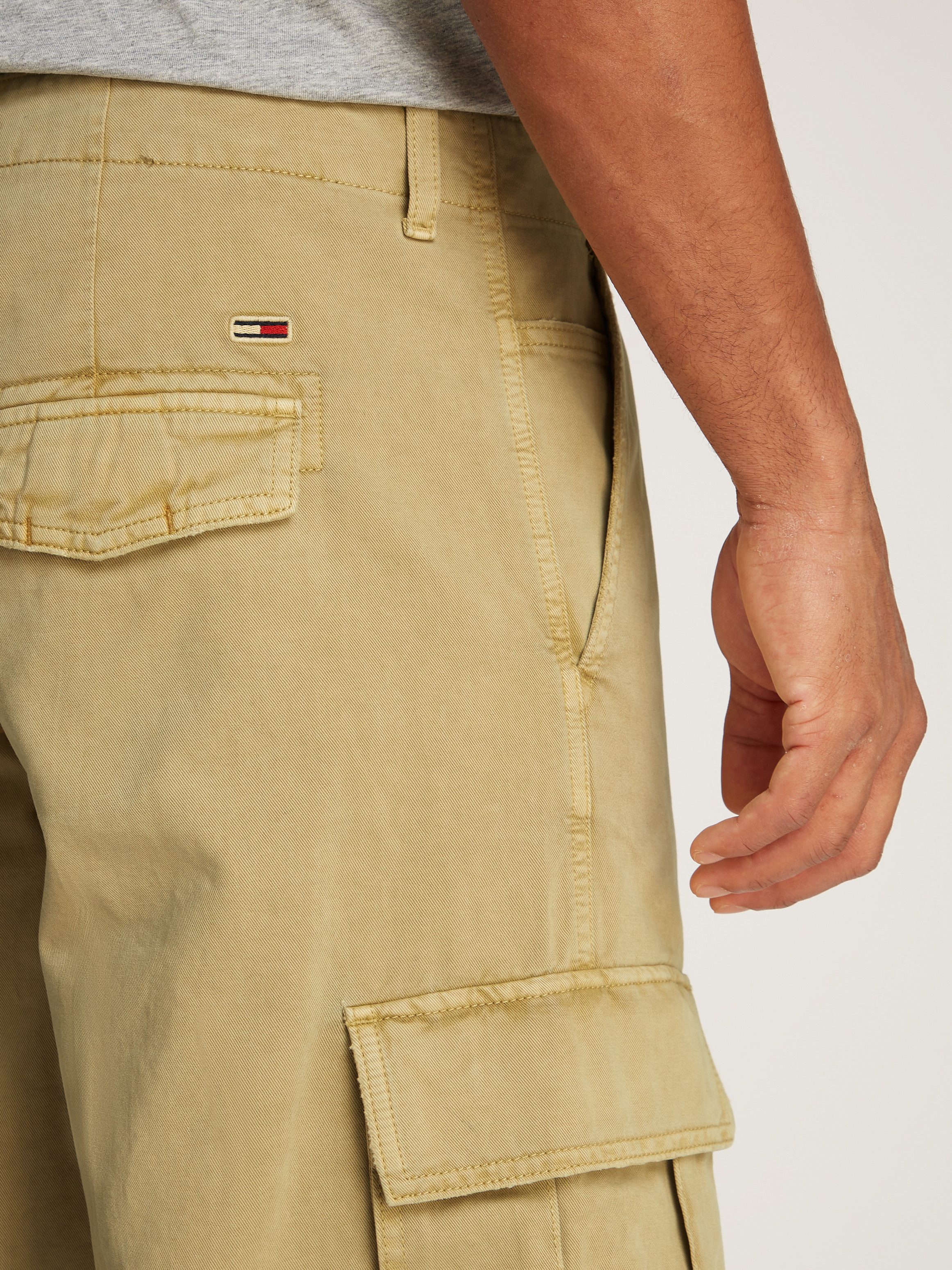Tommy Jeans Cargohose TJM JAIMIE COTTON CARGO mit Kniefalten