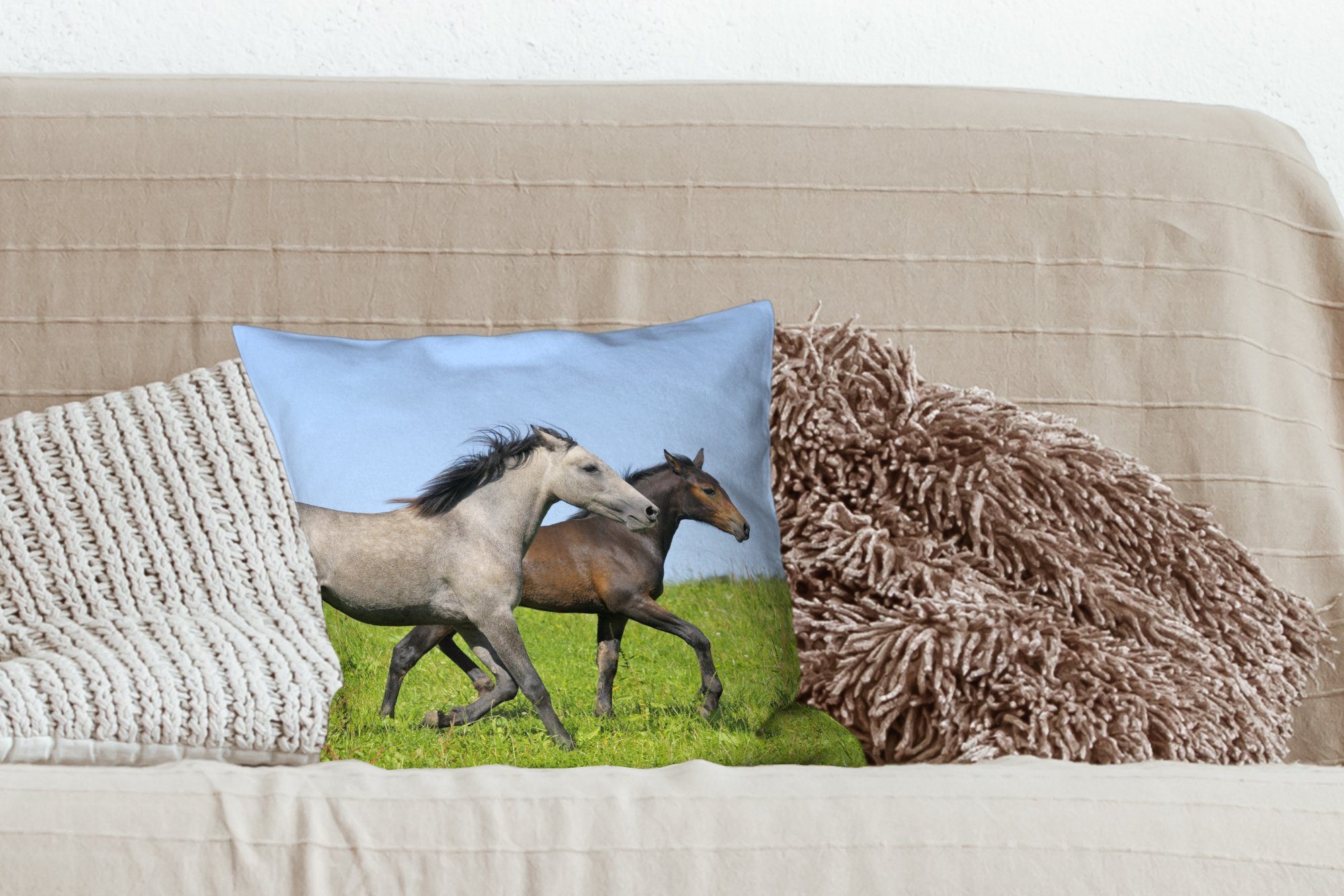 MuchoWow Dekokissen Pferde für Zierkissen Schlafzimmer, - Wohzimmer, Sofakissen Deko, mit Tiere Gras, Füllung 