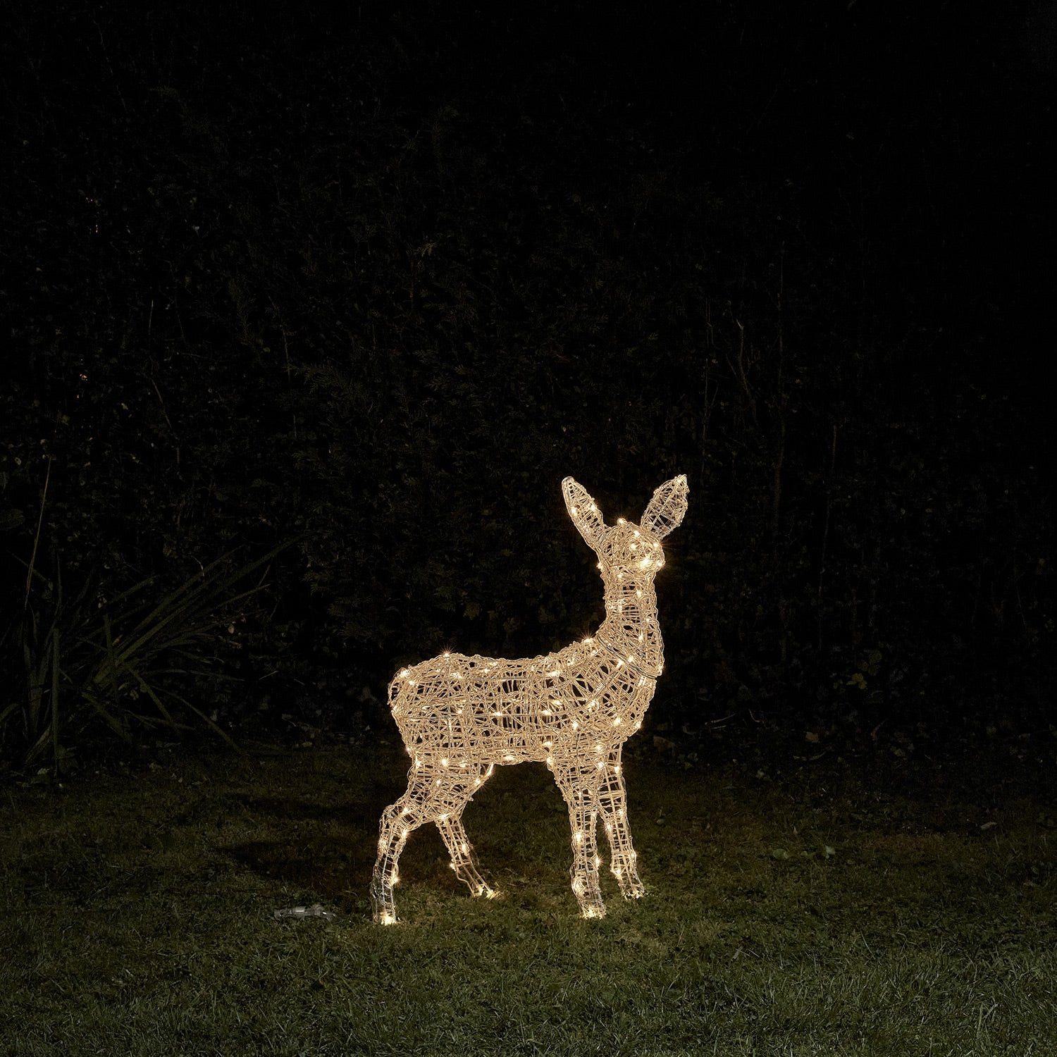 Lights4fun LED Dekofigur Batteriebetriebenes LED-Rentier Rehkitz L Swinsty, LED fest integriert
