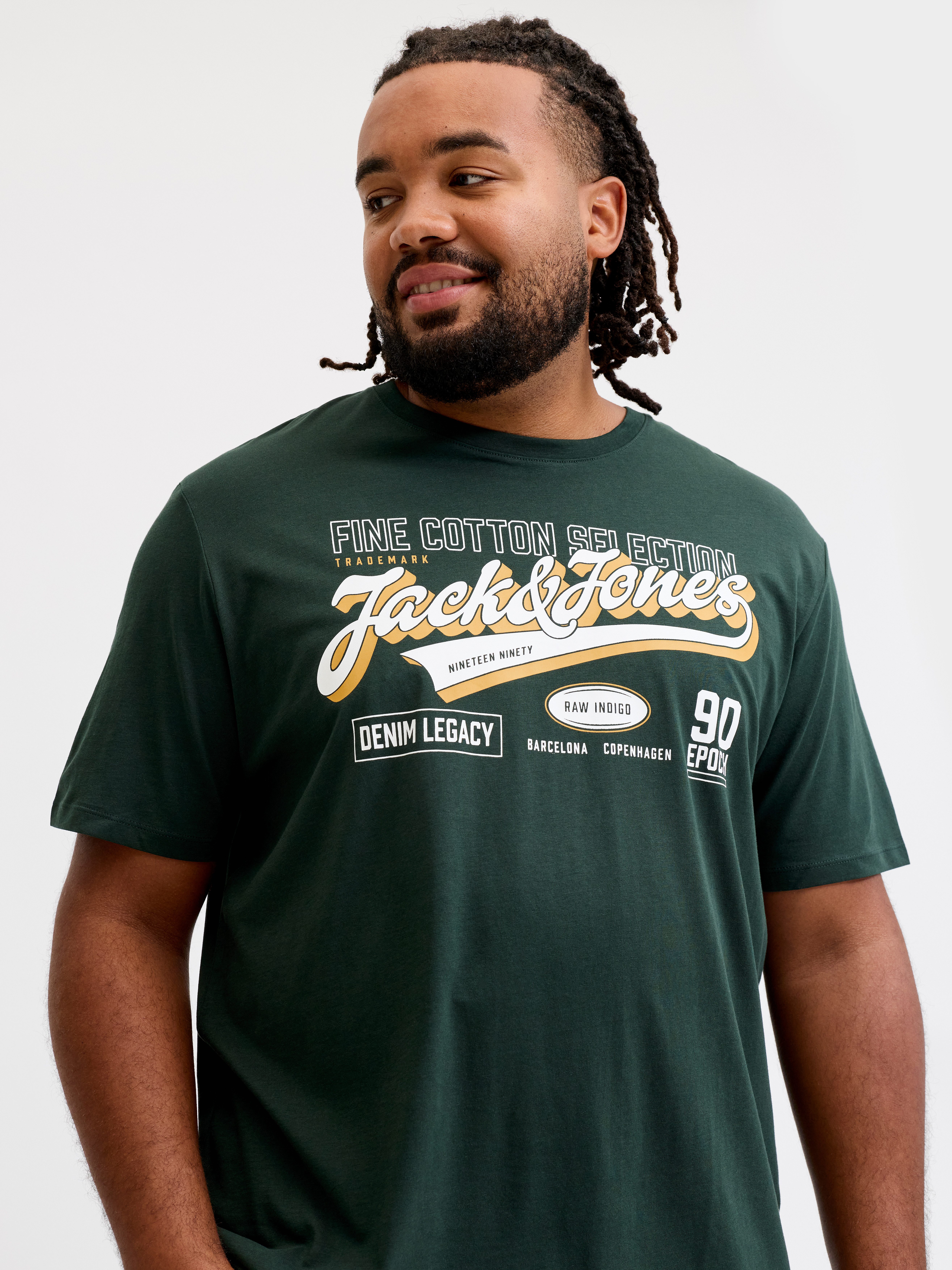 Jack & Jones PlusSize T-Shirt JJELOGO TEE SS O-NECK 2 COL AW26 SN PLS aus reiner Baumwolle, mit geradem Abschluss am Rumpf, in Plus Size