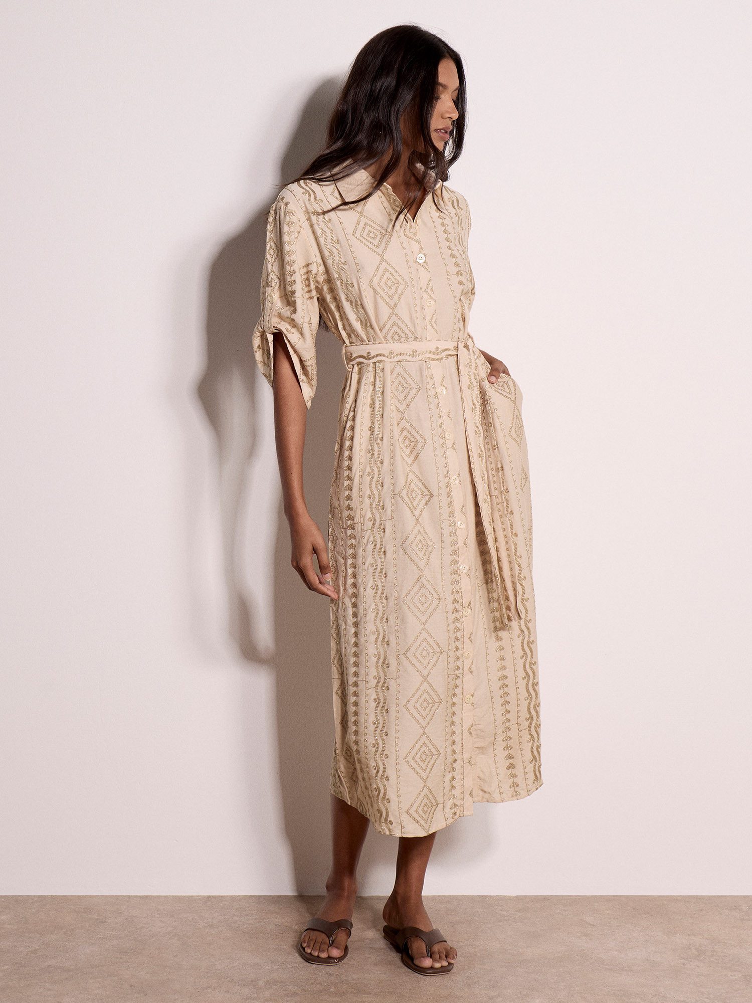 Apricot Hemdblusenkleid Geometrisches, schimmerndes, besticktes Midikleid (Stoffgürtel) Gürtel im Lieferumfang enthalten