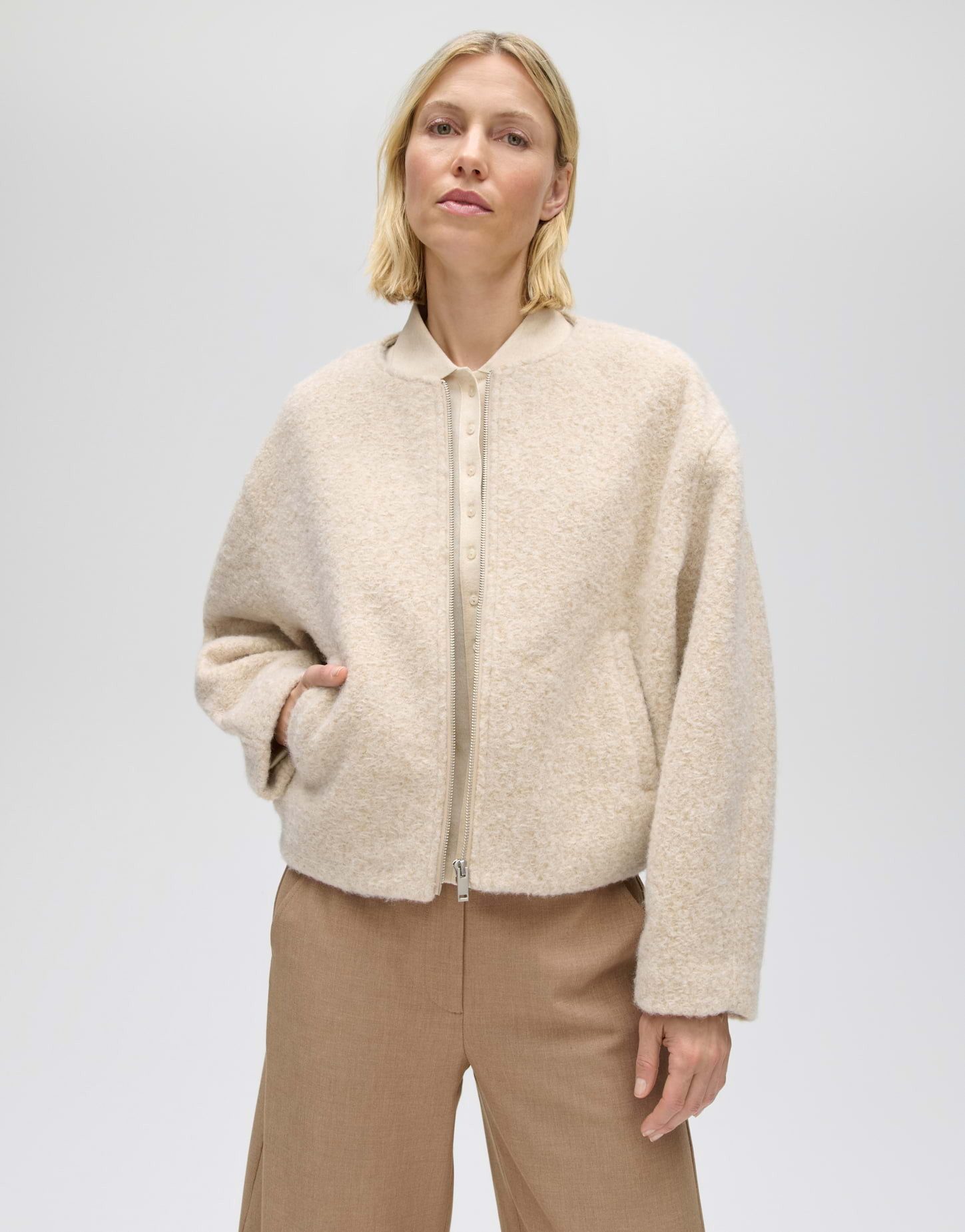 OPUS Kurzjacke Hurlisa aus Webware mit formstabiler Struktur O-Silhouette mit überschnittener Schulter und voluminösen Ärmeln