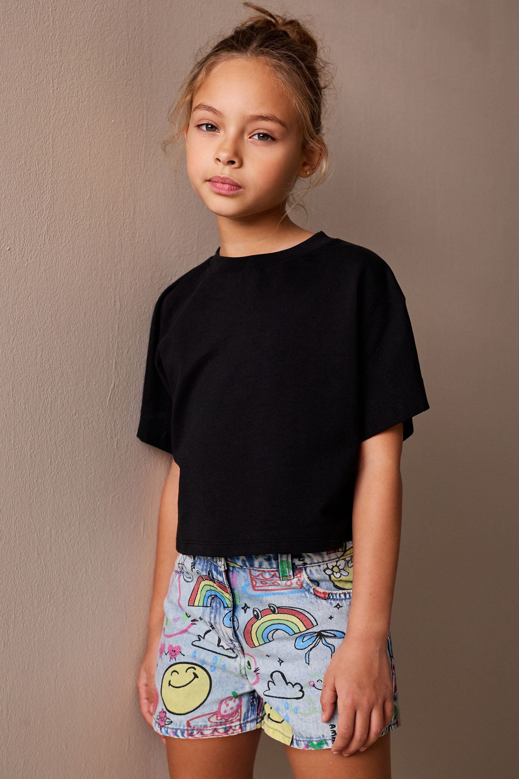 Jeansshorts Denimshorts mit Graffiti-Print, SmileyWorld®