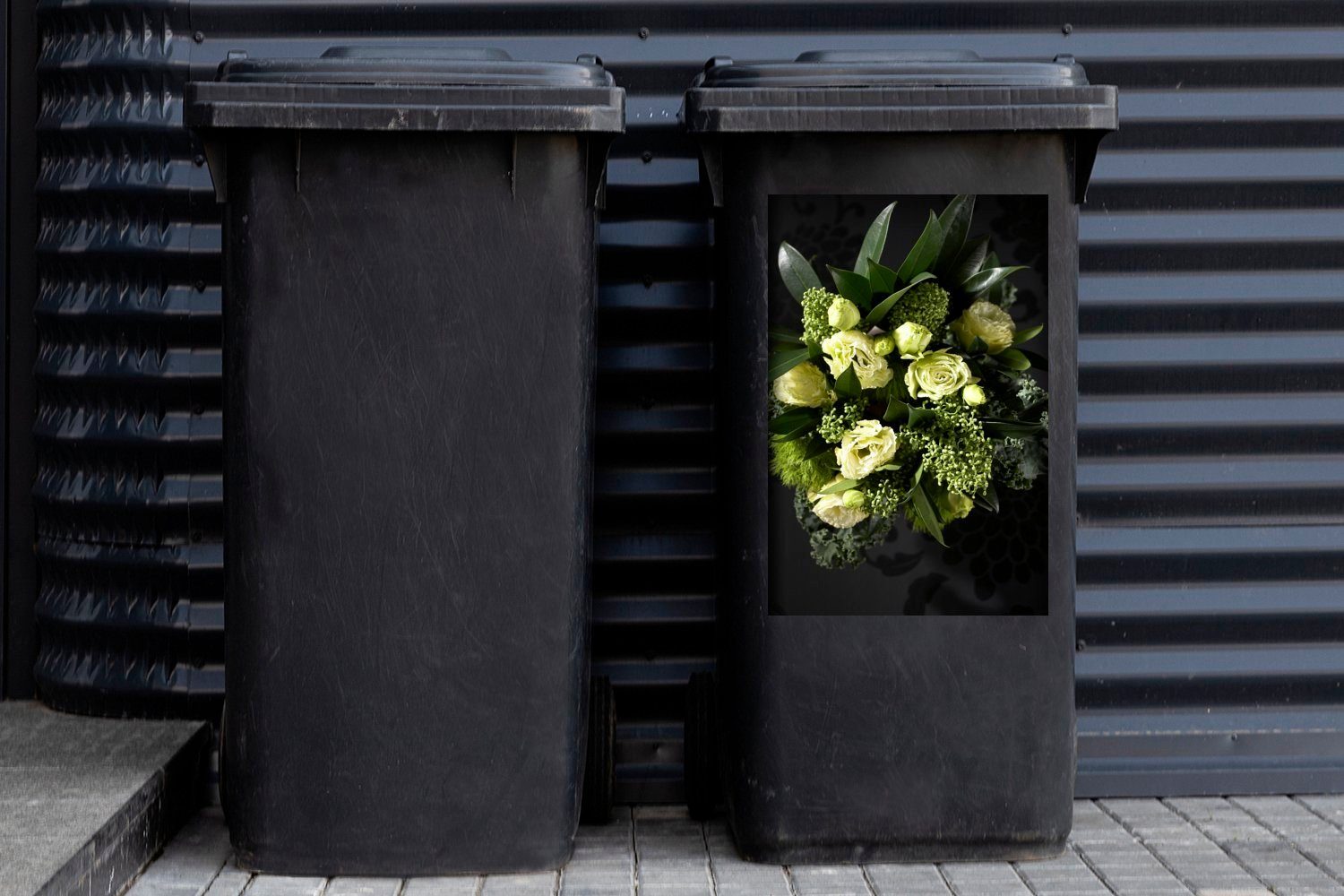 Container, St), Weißer Wandsticker (1 Strauß Sticker, Abfalbehälter MuchoWow Mülltonne, Mülleimer-aufkleber, Skimmia-Blüten aus