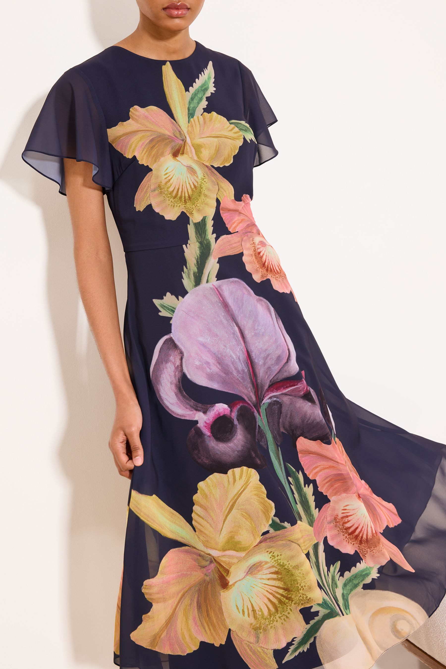 LIPSY Midikleid Lipsy X Mandy Sade Ausgestelltes Midikleid (1-tlg)